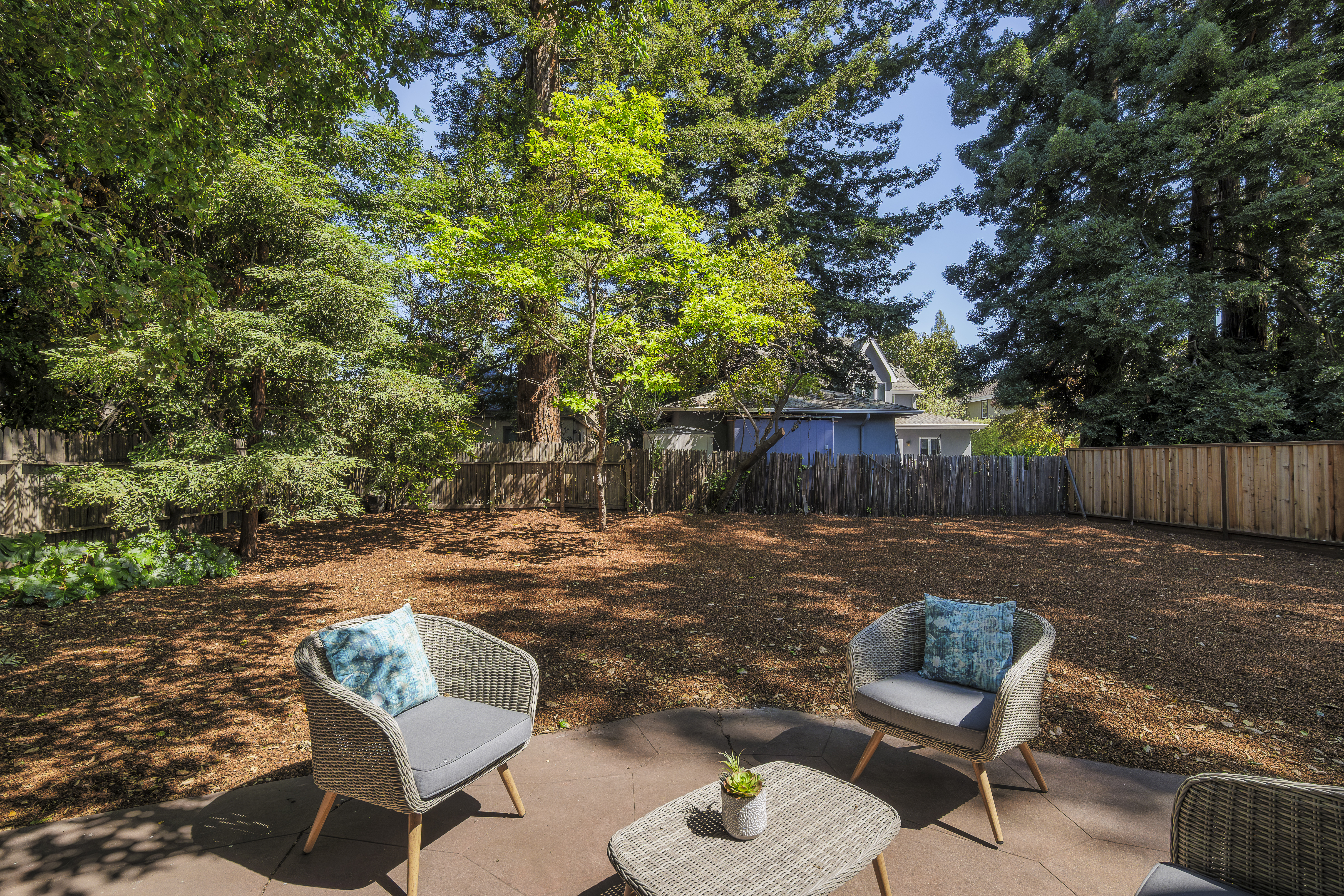  Updated Traditional Home on a Large Lot - 物件實景