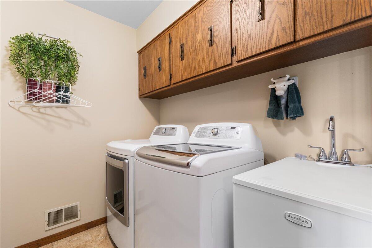 West Bend, Wisconsin, 53095, United States, 3 Bedrooms Bedrooms, ,2 BathroomsBathrooms,Residential,For Sale,1917208
