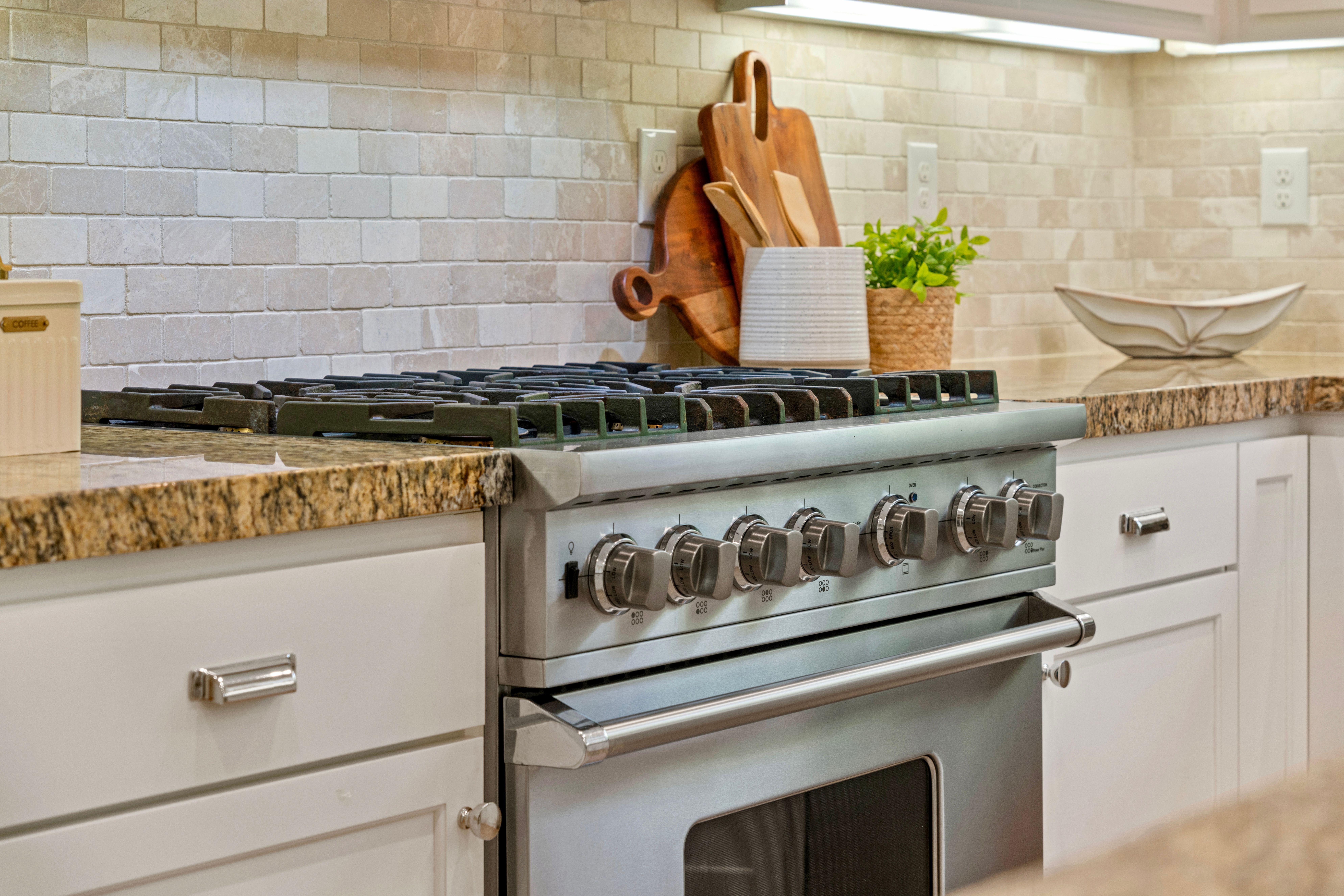  Stunningly Remodeled Craftsman with Top-Rated Warm Springs Schools - 物件實景