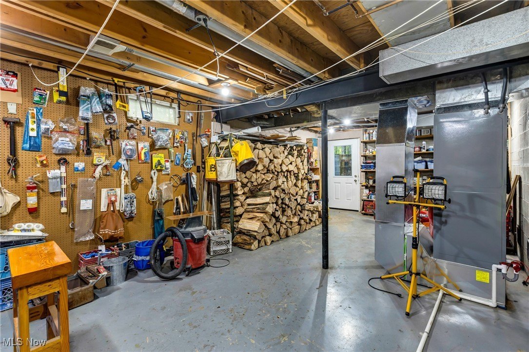 Kinsman, Ohio, 44428, United States, 4 Bedrooms Bedrooms, ,4 BathroomsBathrooms,Residential,For Sale,1983424