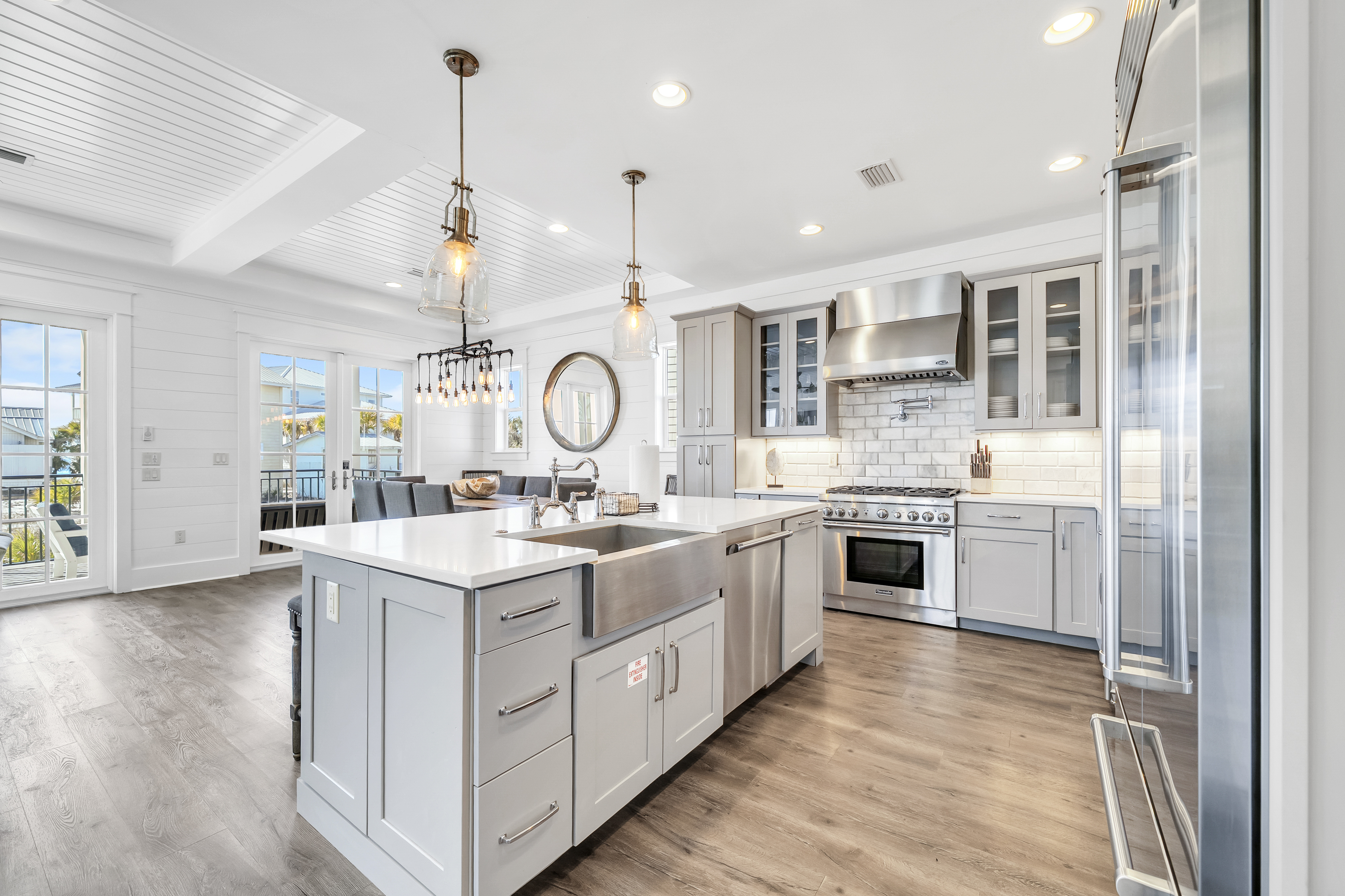  Iconic Grayton Beachfront Retreat with Elevator, Pool & Ample Parking - 物件實景