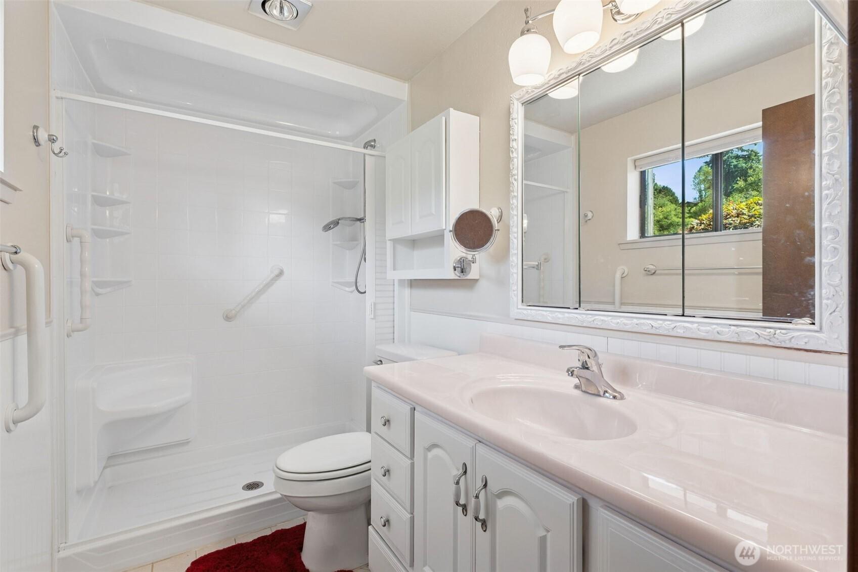 KENT, Washington, 98032, United States, 4 Bedrooms Bedrooms, ,3 BathroomsBathrooms,Residential,For Sale,1927250