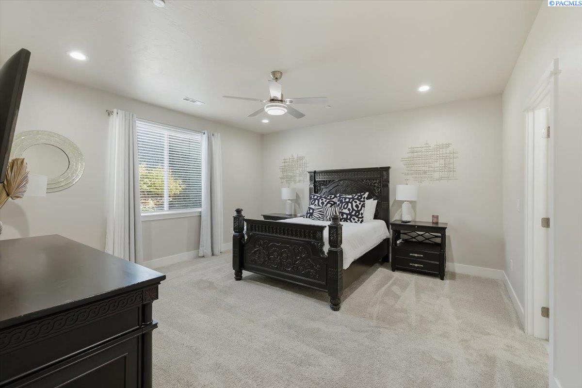 Richland, Washington, 99352, United States, 3 Bedrooms Bedrooms, ,2 BathroomsBathrooms,Residential,For Sale,1991630