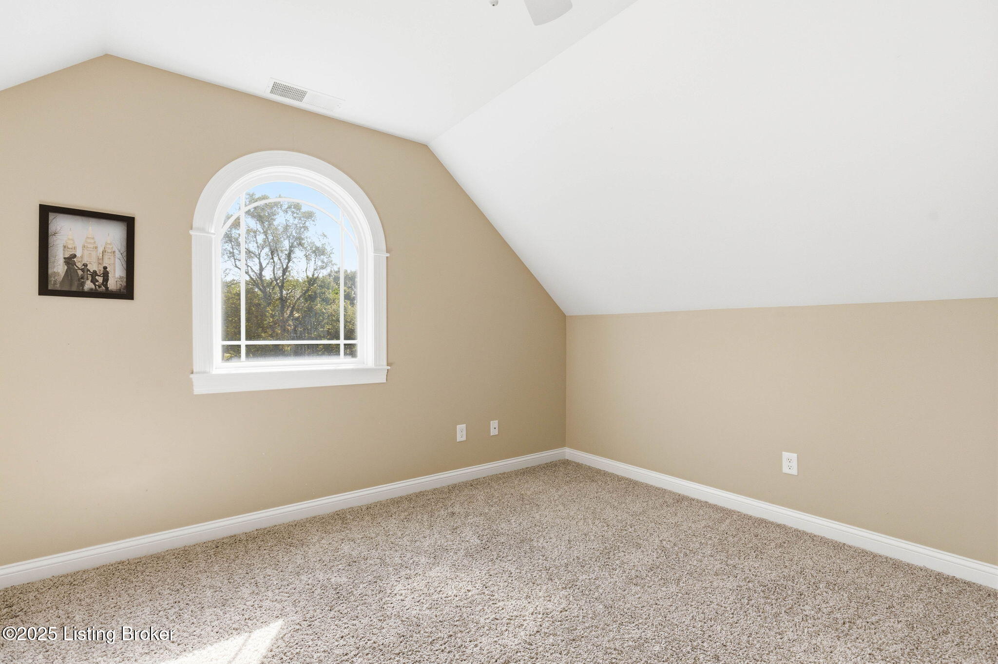 La Grange, Kentucky, 40031, United States, 5 Bedrooms Bedrooms, ,4 BathroomsBathrooms,Residential,For Sale,1971685