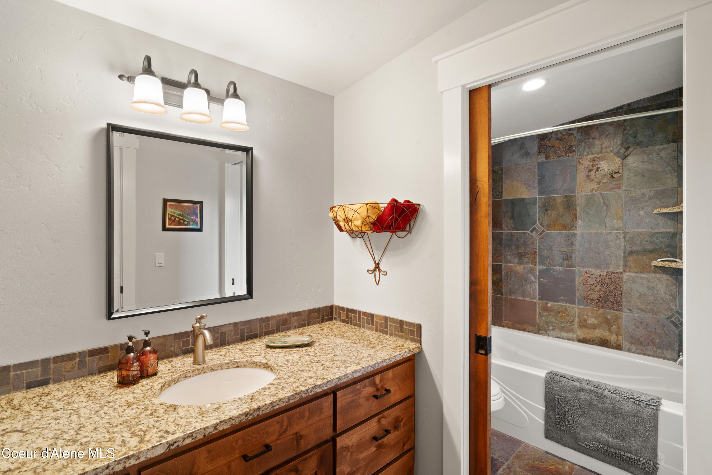 Coeur d'Alene, Idaho, 83815, United States, 5 Bedrooms Bedrooms, ,4 BathroomsBathrooms,Residential,For Sale,2048634