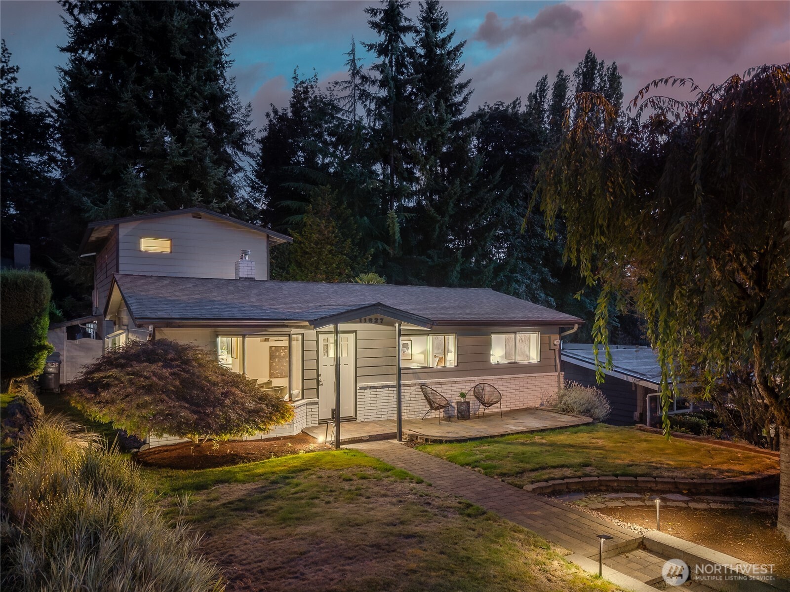 Kirkland, Washington, 98033, United States, 3 Bedrooms Bedrooms, ,2 BathroomsBathrooms,Residential,For Sale,1988237