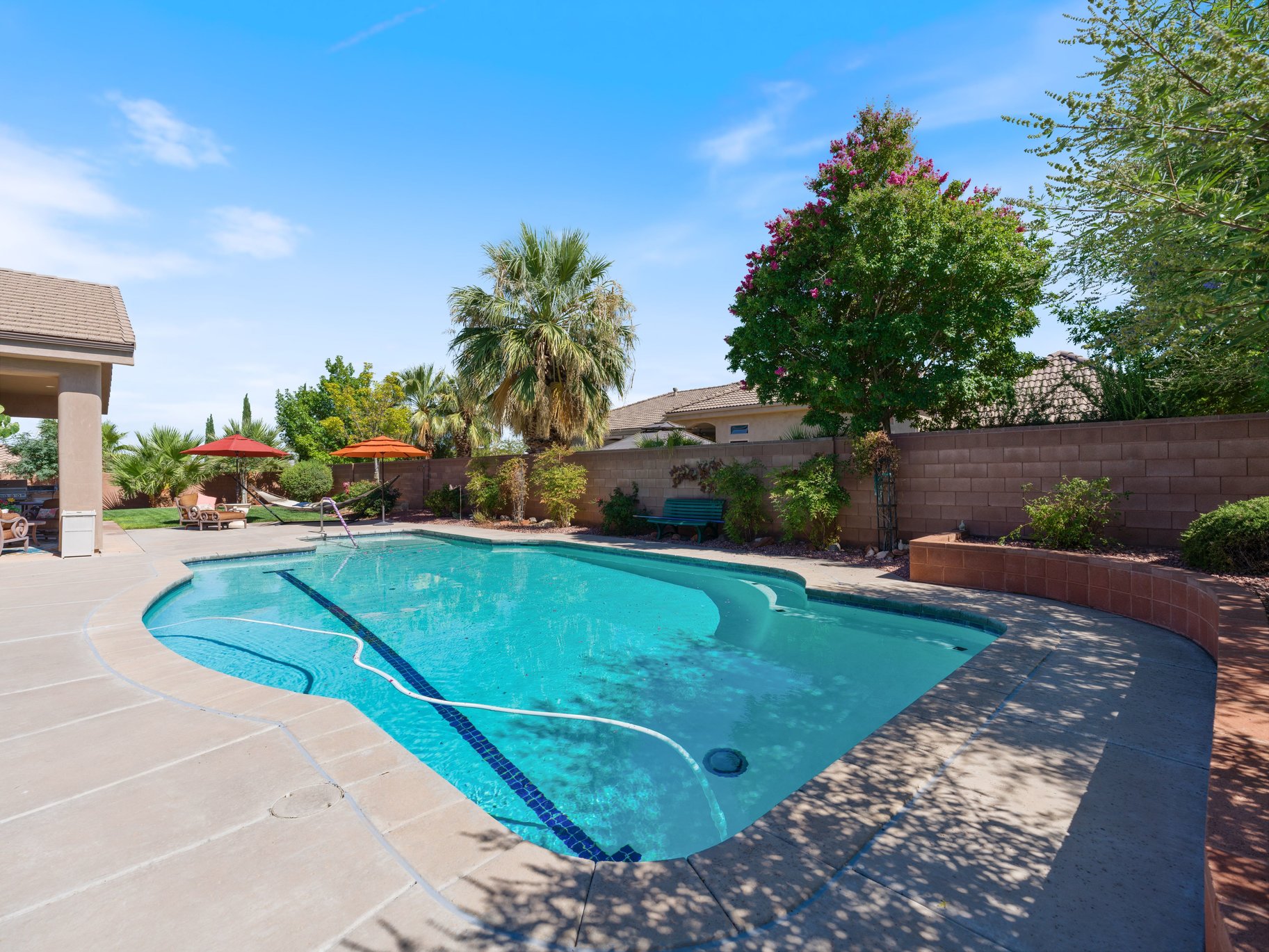  Single-Level Living with Private Pool & Rare 6-Car Garage in Green Springs - 物件實景