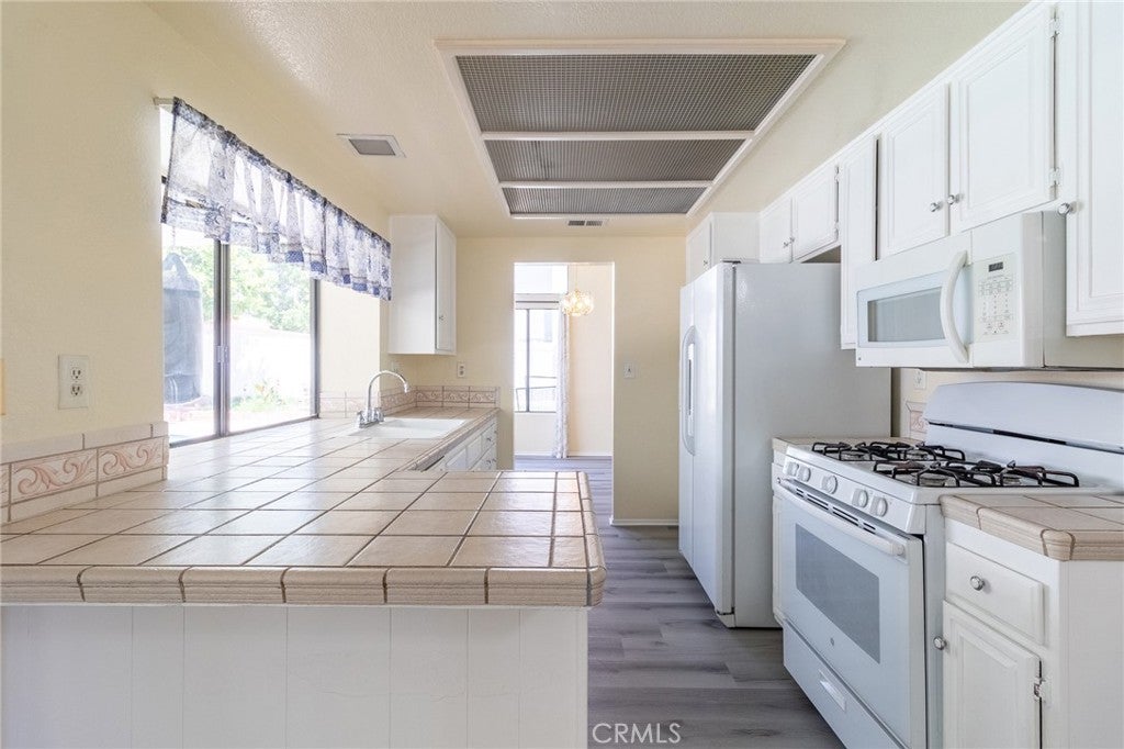 Redlands, California, 92374, United States, 4 Bedrooms Bedrooms, ,2 BathroomsBathrooms,Residential,For Sale,1978273