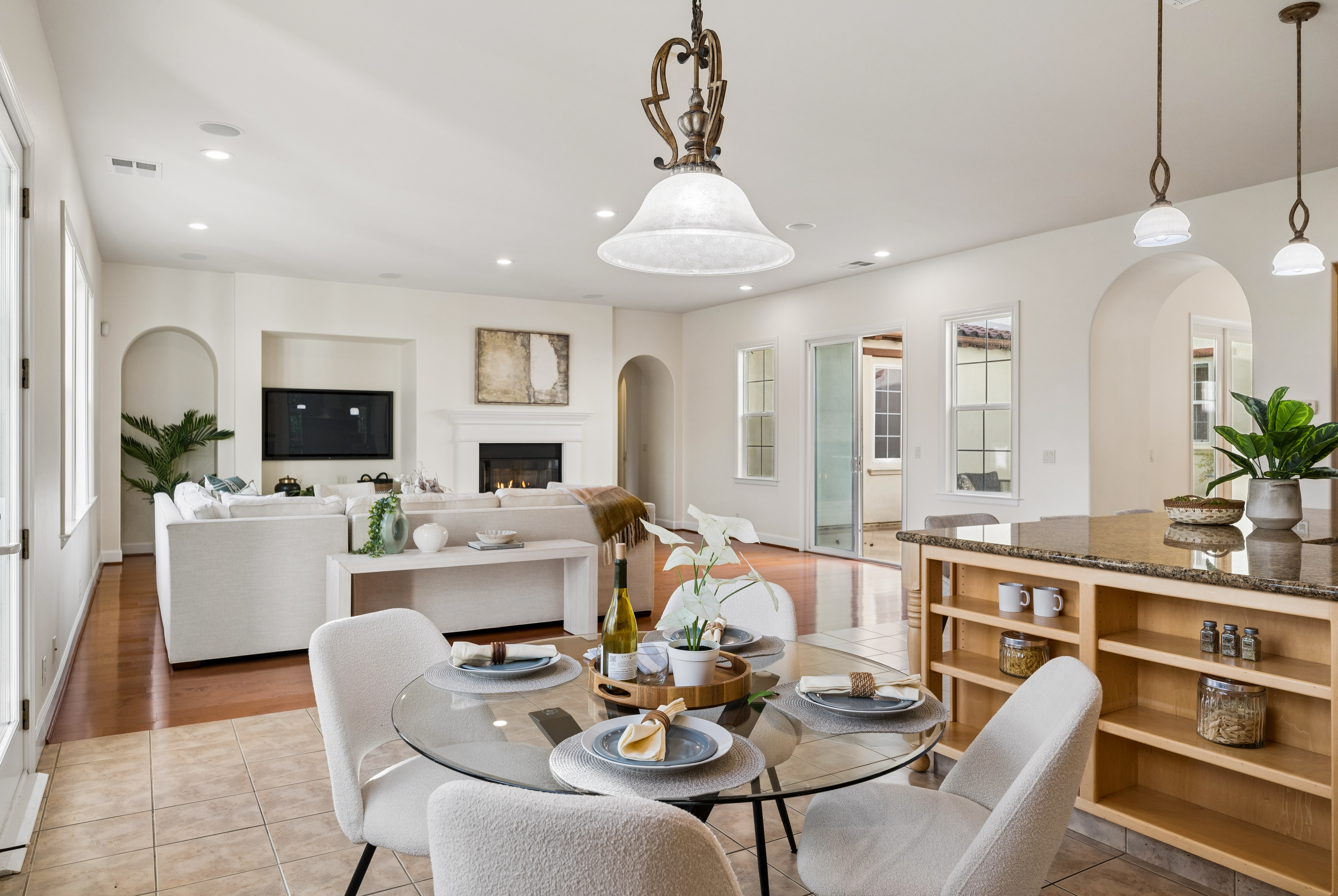  Panoramic Views and Timeless Design in This Stunning Shapell ?Gallery? Residence - 物件實景