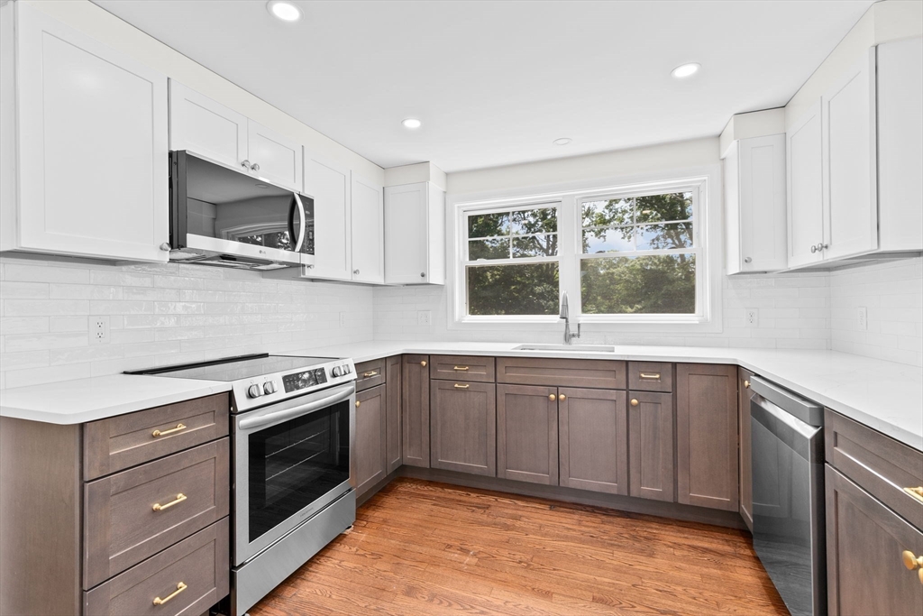 Bourne, Massachusetts, 02562, United States, 4 Bedrooms Bedrooms, ,4 BathroomsBathrooms,Residential,For Sale,1940930