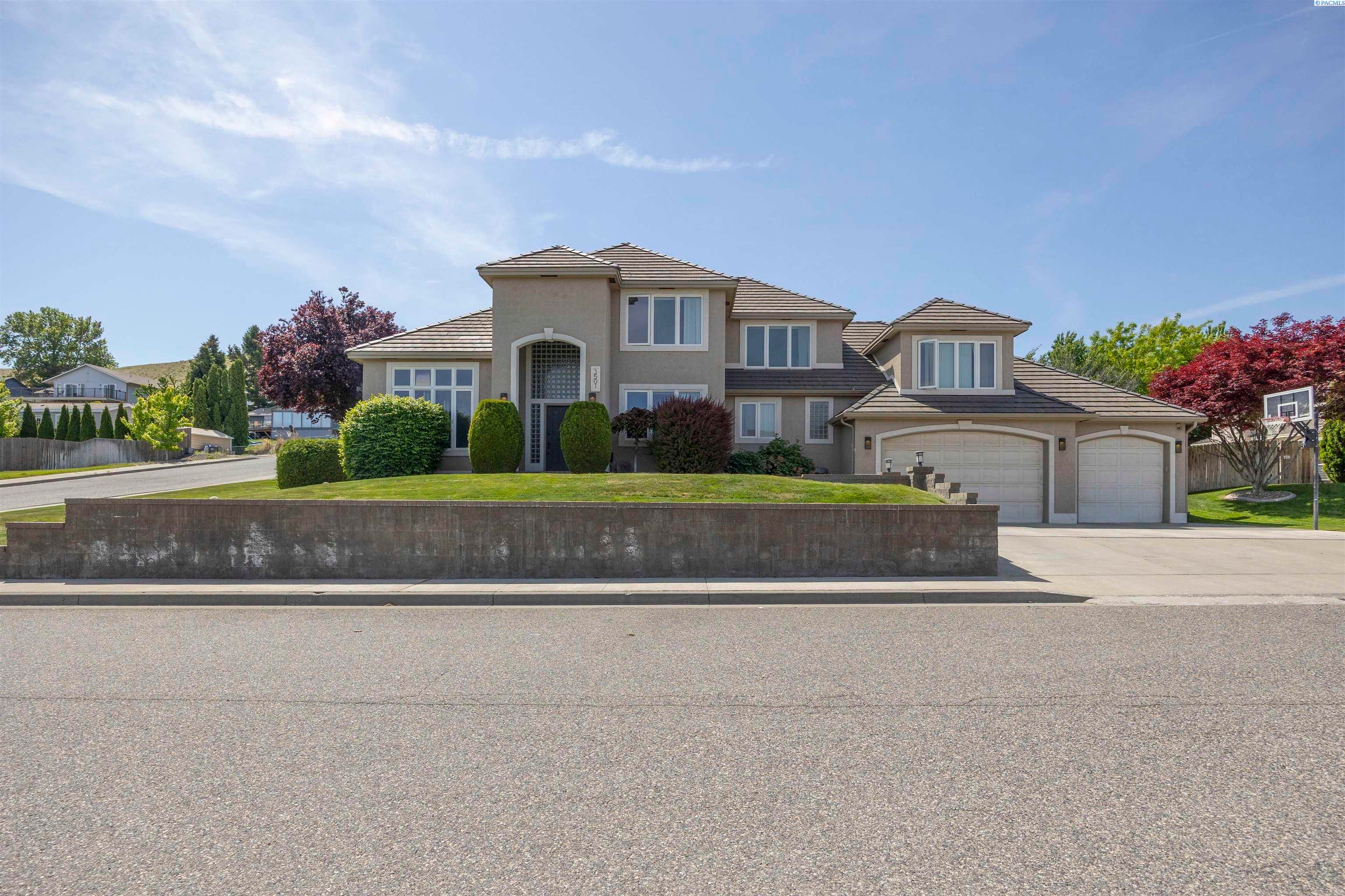 Kennewick, Washington, 99337, United States, 6 Bedrooms Bedrooms, ,4 BathroomsBathrooms,Residential,For Sale,1979182
