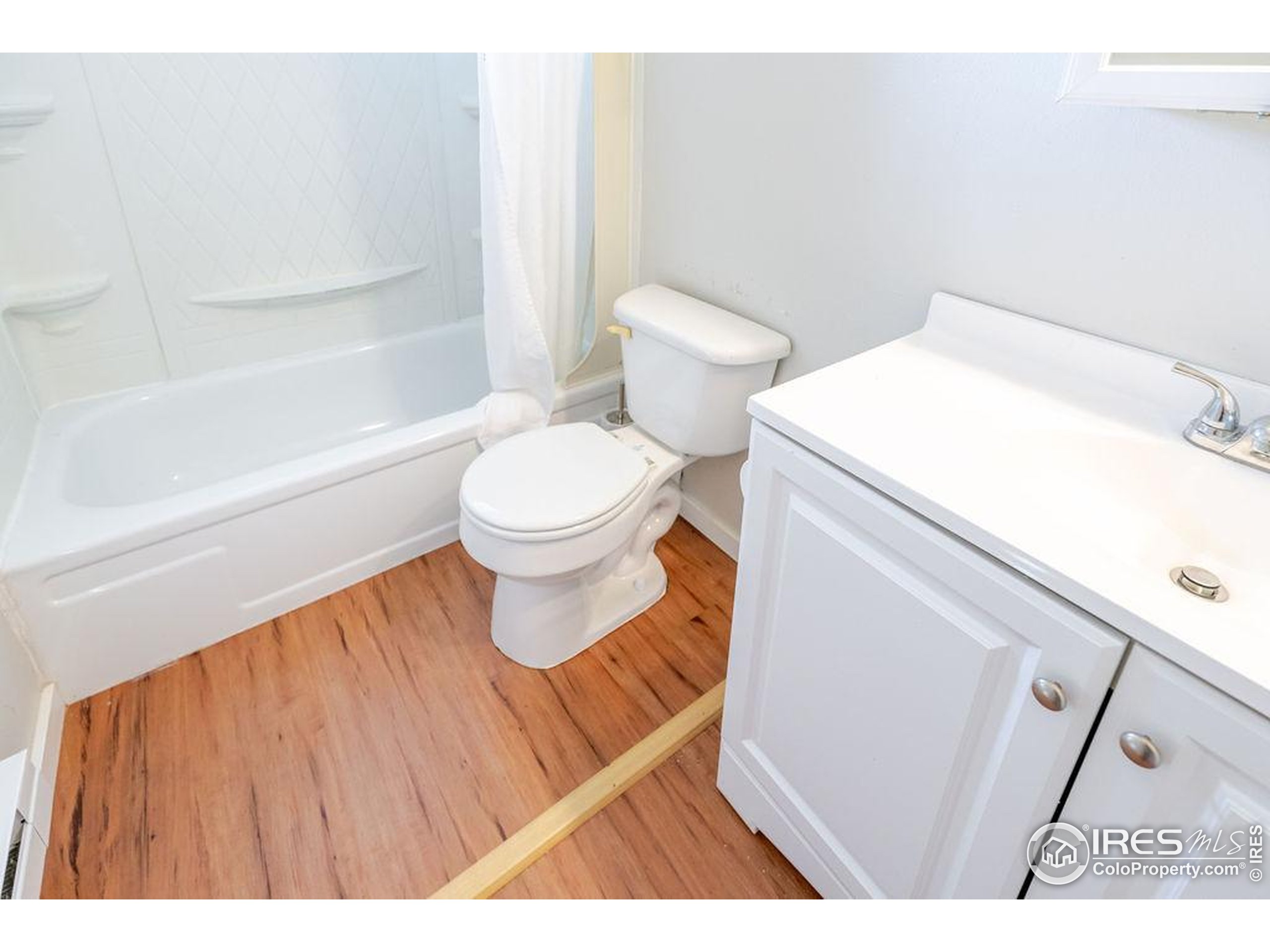 Longmont, Colorado, 80501, United States, 4 Bedrooms Bedrooms, ,2 BathroomsBathrooms,Residential,For Sale,1941984