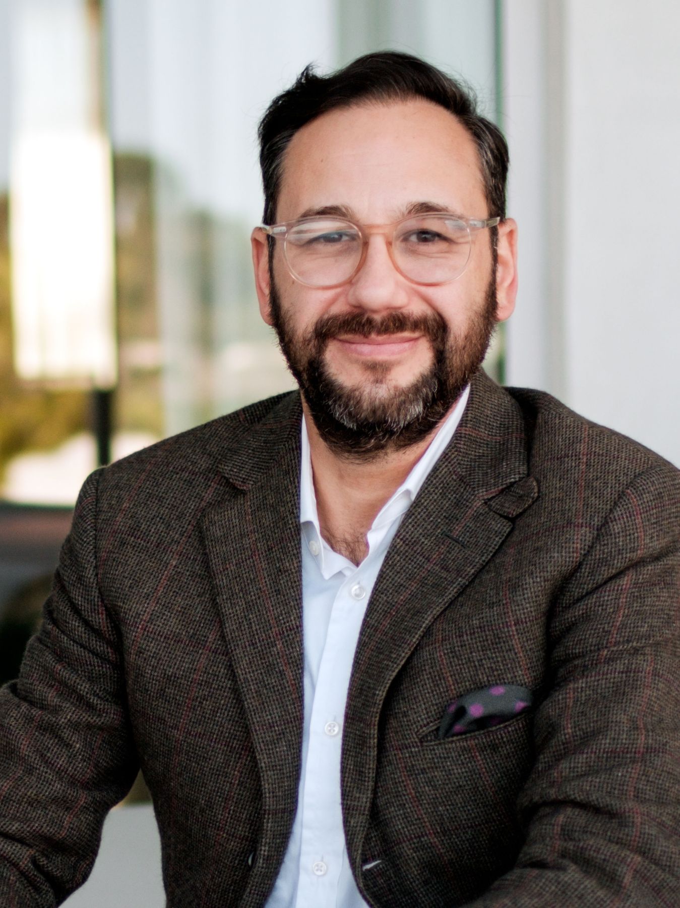 Michael D Khakshour