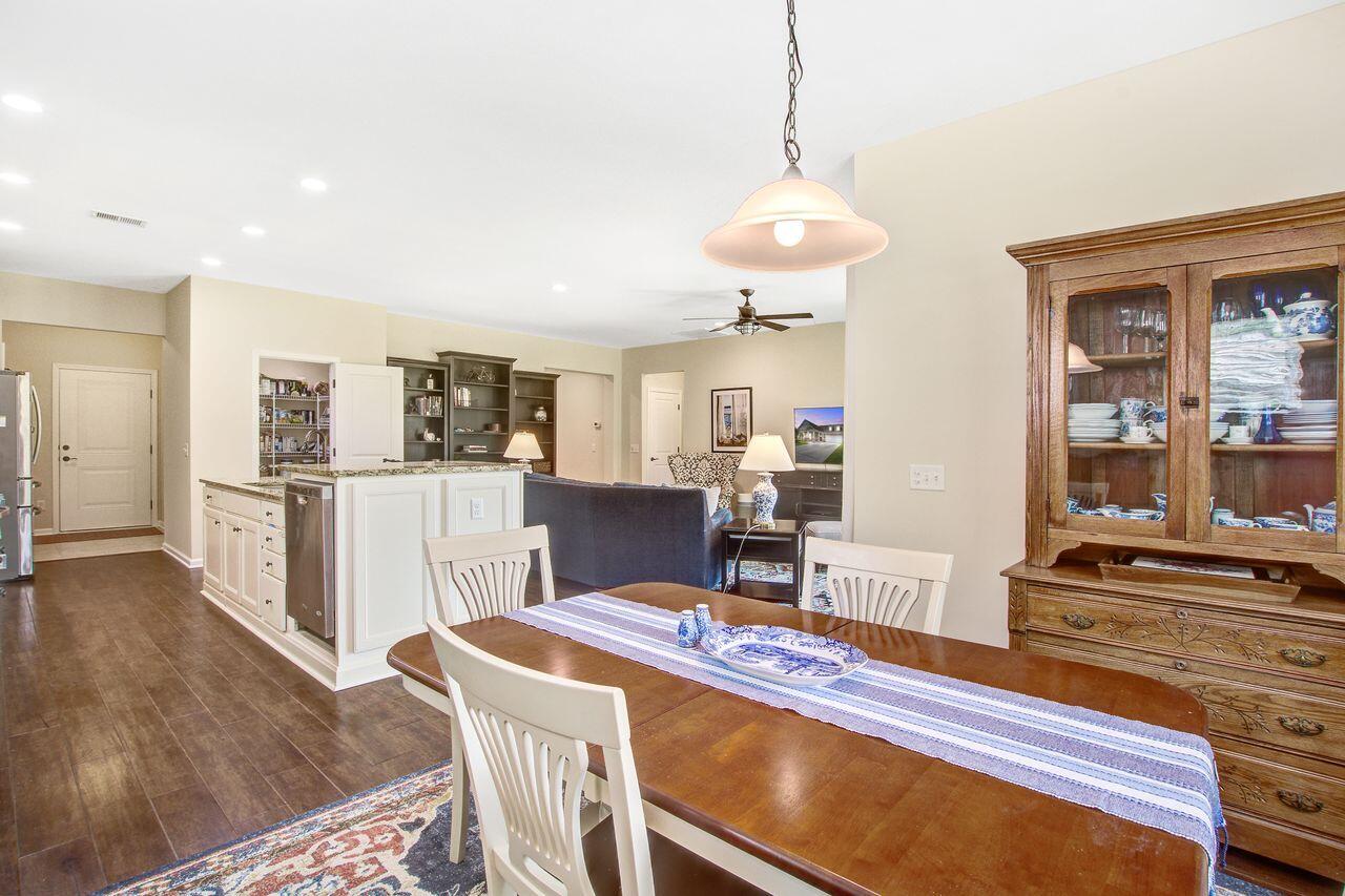 Summerville, South Carolina, 29483, United States, 3 Bedrooms Bedrooms, ,3 BathroomsBathrooms,Residential,For Sale,1907544