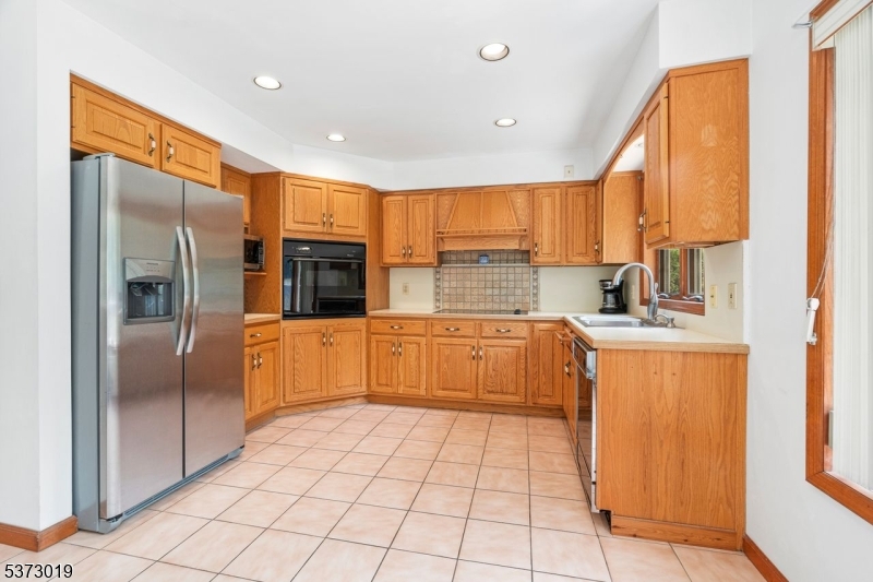 Blairstown Twp., New Jersey, 07832, United States, 3 Bedrooms Bedrooms, ,2 BathroomsBathrooms,Residential,For Sale,1898637