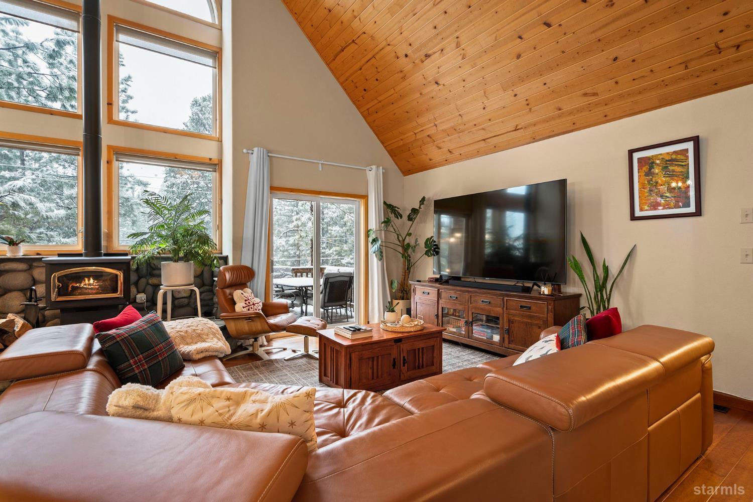 Tahoe Vista, California, 96148, United States, 3 Bedrooms Bedrooms, ,2 BathroomsBathrooms,Residential,For Sale,1999158