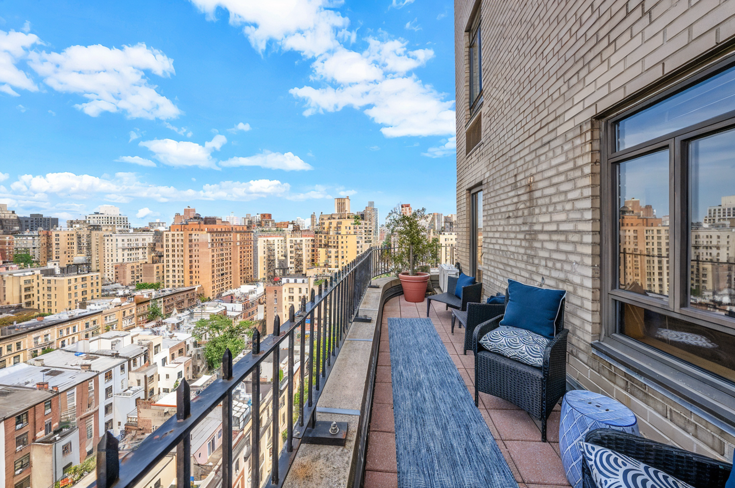 New York City, New York, 10024, United States, 4 Bedrooms Bedrooms, ,3 BathroomsBathrooms,Residential,For Sale,1760875