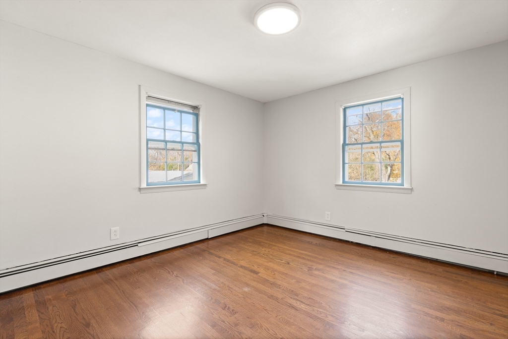 Stoughton, Massachusetts, 02072, United States, 5 Bedrooms Bedrooms, ,2 BathroomsBathrooms,Residential,For Sale,1989106