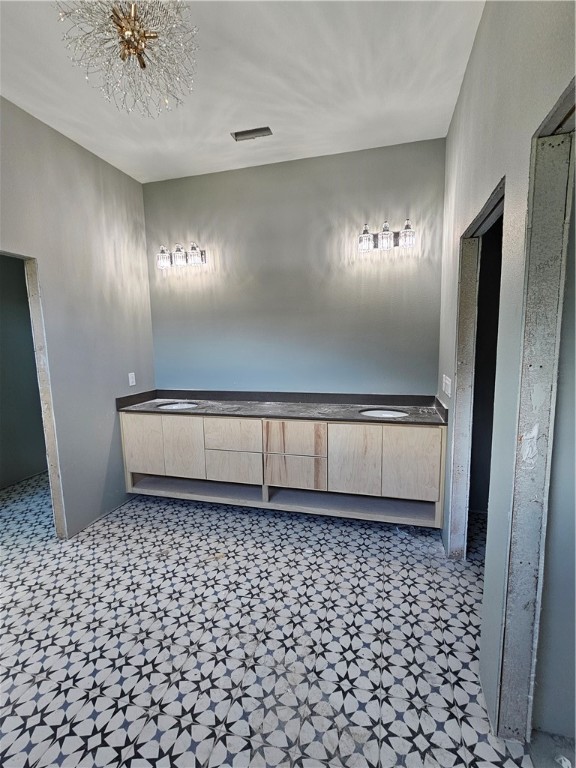 Fayetteville, Arkansas, 72703, United States, 4 Bedrooms Bedrooms, ,5 BathroomsBathrooms,Residential,For Sale,1902813