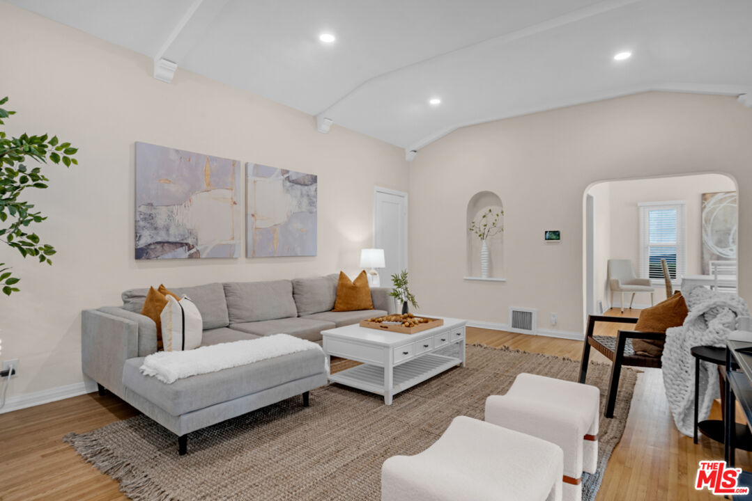 Los Angeles, California, 90025, United States, 5 Bedrooms Bedrooms, ,4 BathroomsBathrooms,Residential,For Sale,1934353