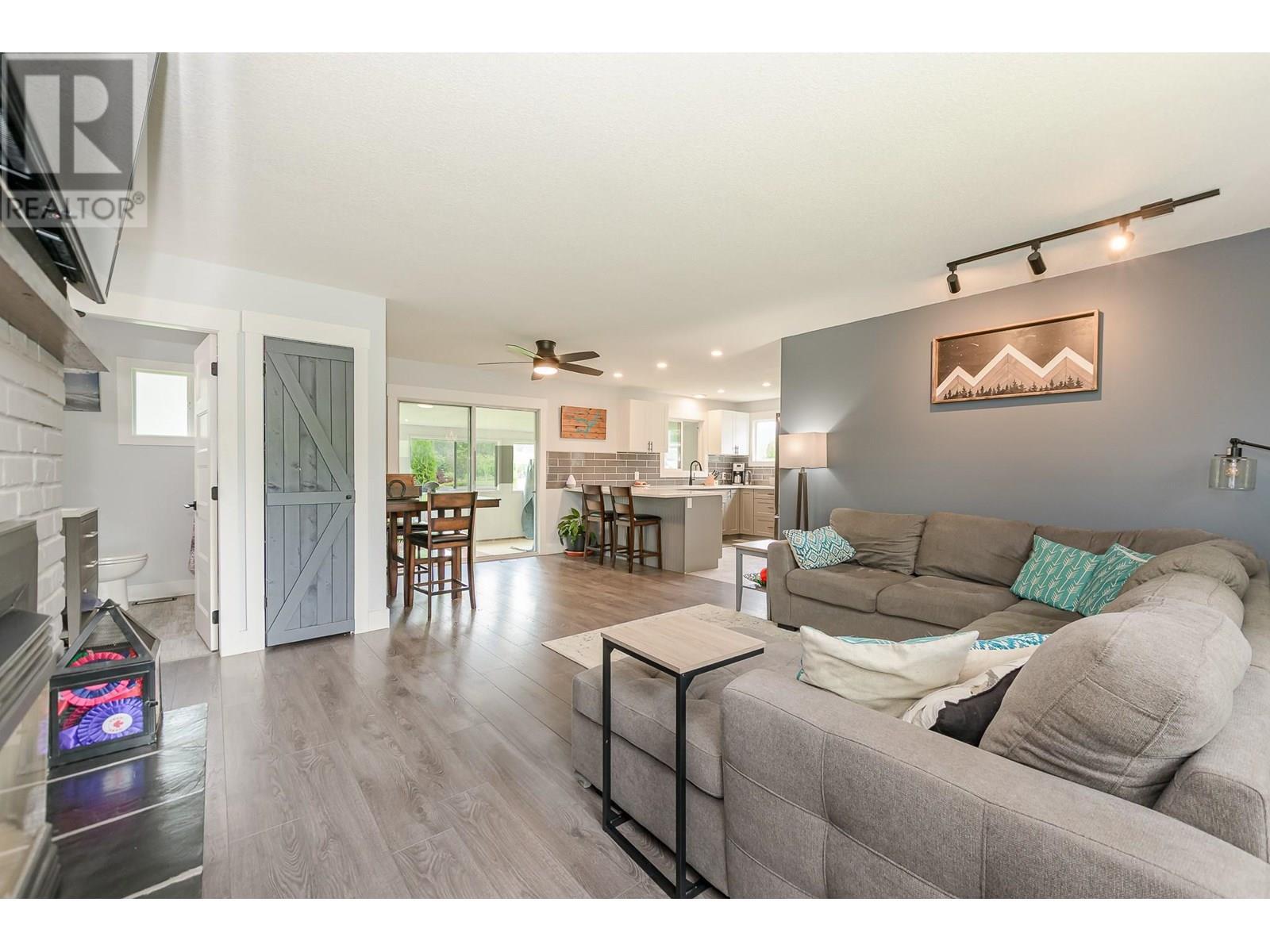 SICAMOUS, British Columbia, V0E 2V4, CA, 3 Bedrooms Bedrooms, ,2 BathroomsBathrooms,Residential,For Sale,1903862