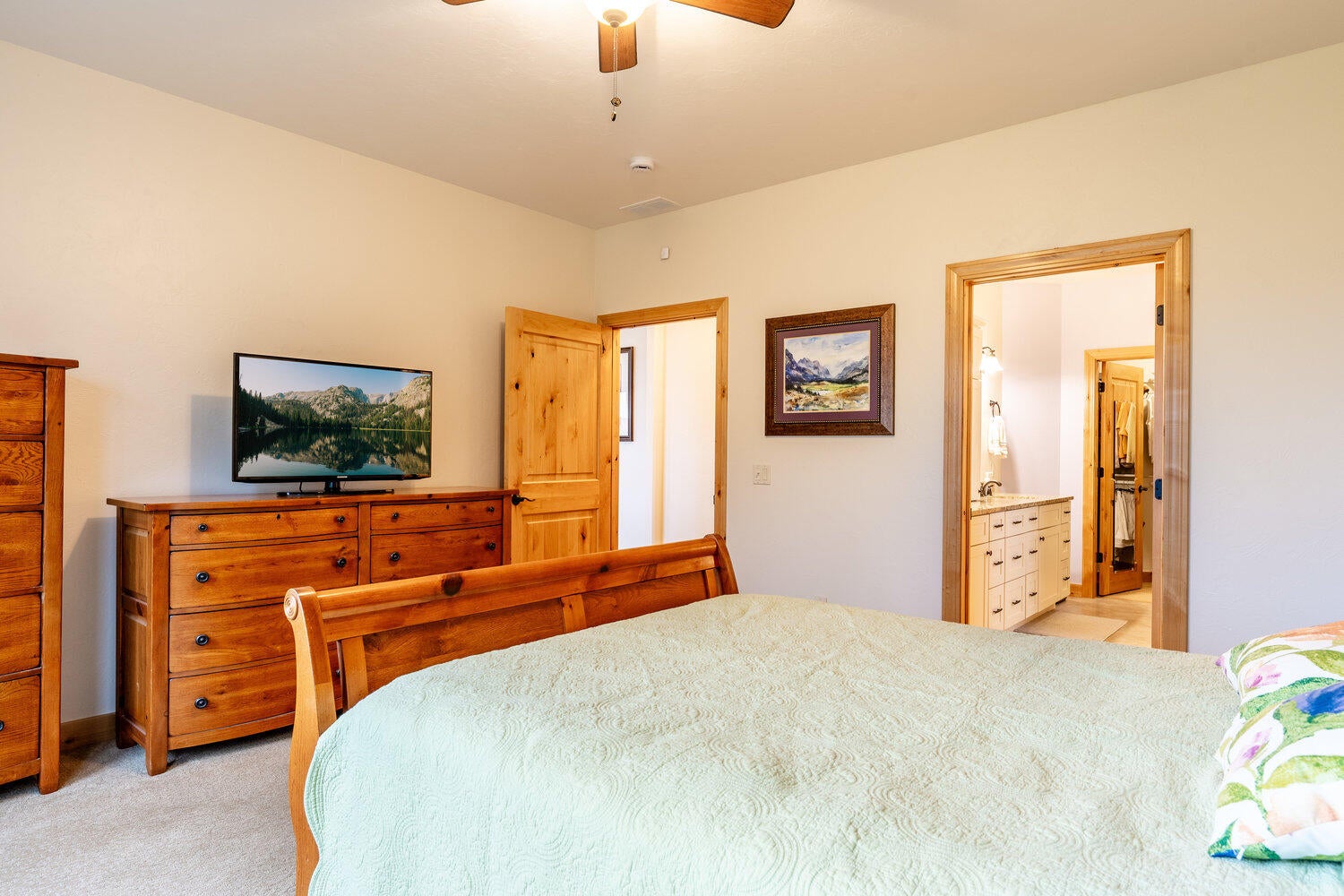 Sheridan, Wyoming, 82801, United States, 2 Bedrooms Bedrooms, ,2 BathroomsBathrooms,Residential,For Sale,2006254