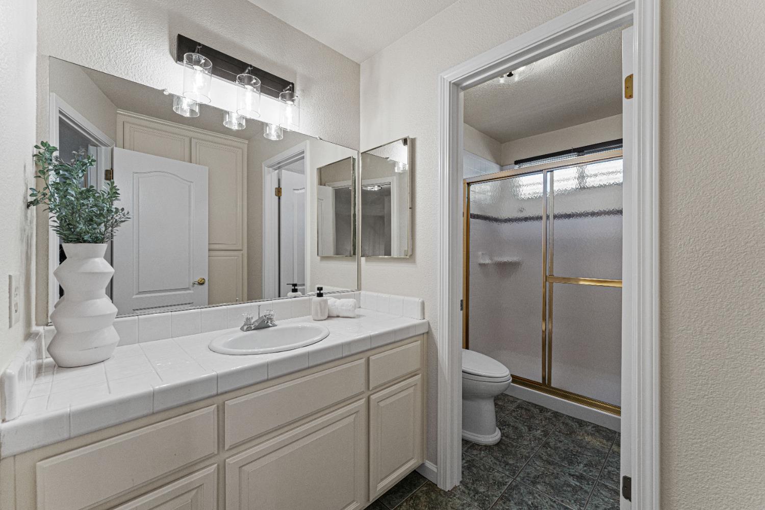 El Dorado Hills, California, 95762, United States, 4 Bedrooms Bedrooms, ,3 BathroomsBathrooms,Residential,For Sale,1987748