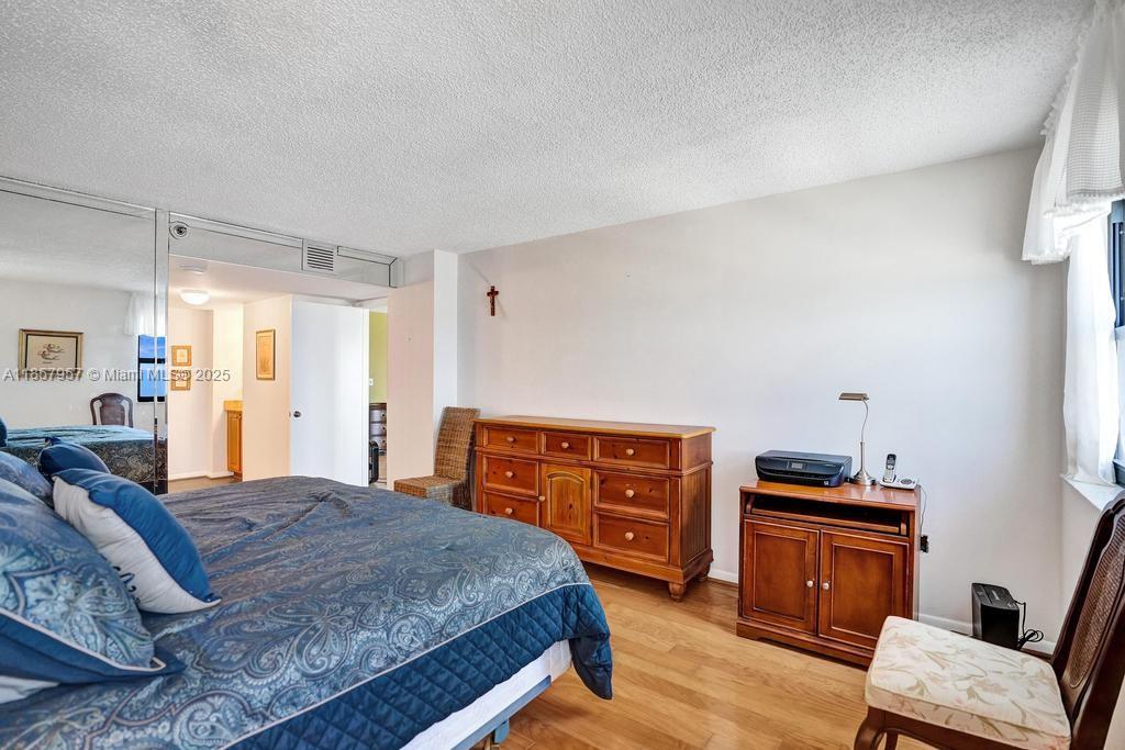 Hollywood, Florida, 33019, United States, 2 Bedrooms Bedrooms, ,2 BathroomsBathrooms,Residential,For Sale,1918580