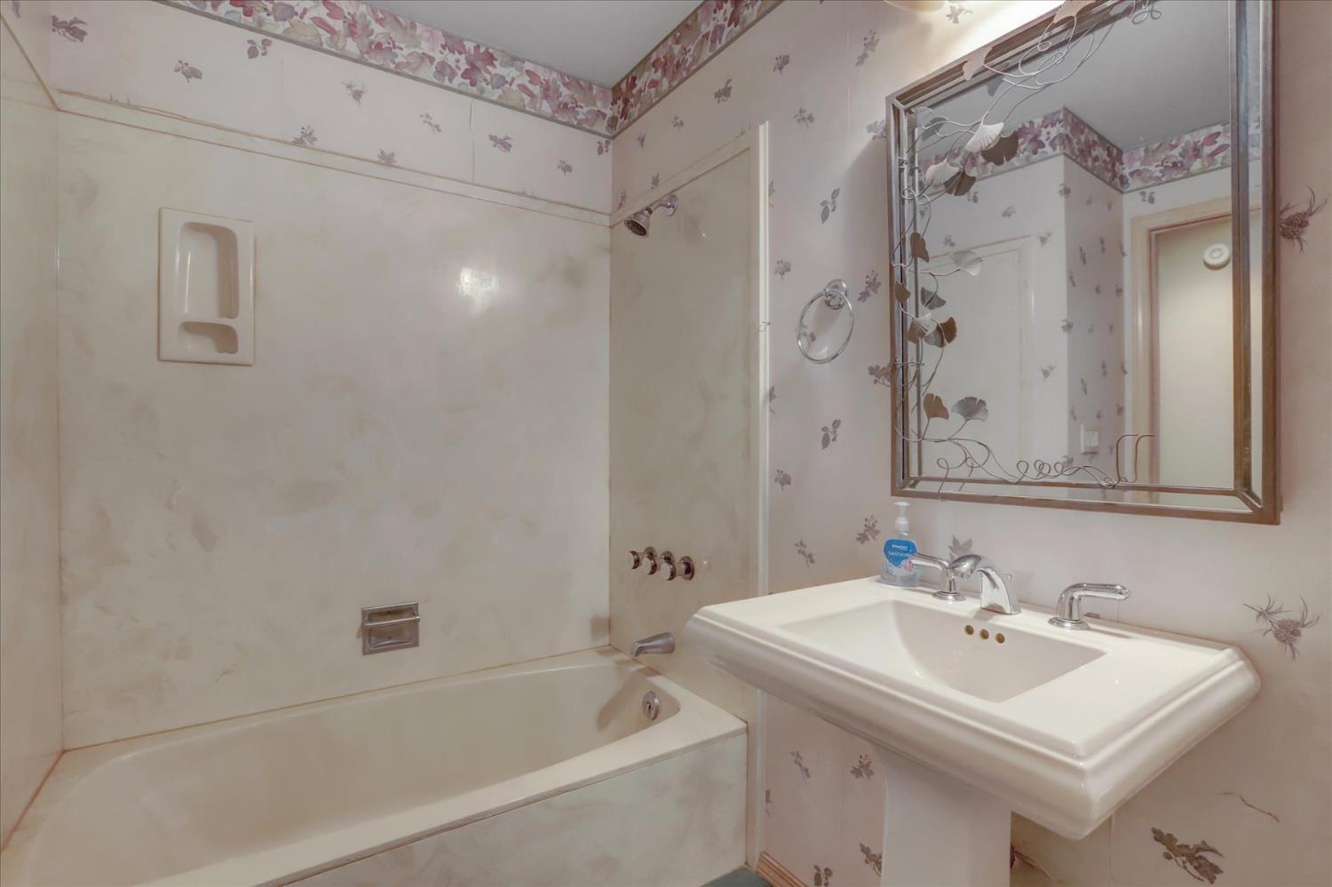 Nevada City, California, 95959, United States, 3 Bedrooms Bedrooms, ,4 BathroomsBathrooms,Residential,For Sale,1977718