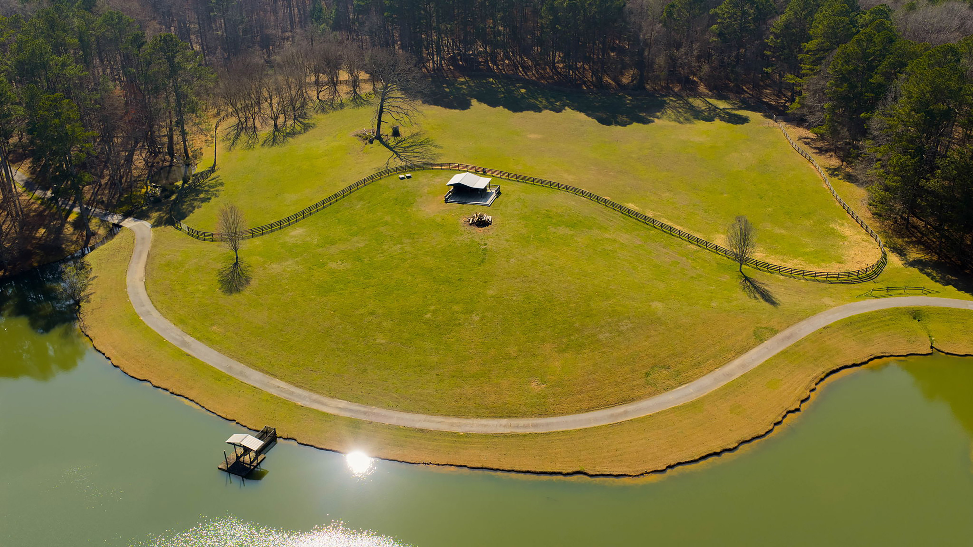  89 Acre +/- Equestrian Estate with Private Lake - 物件實景