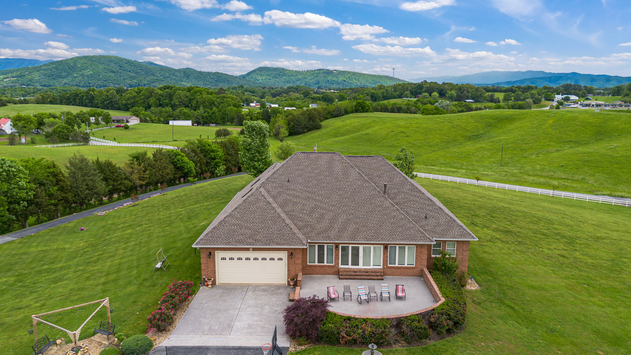 Sevierville, Tennessee, 37876, United States, 3 Bedrooms Bedrooms, ,3 BathroomsBathrooms,Residential,For Sale,1979818