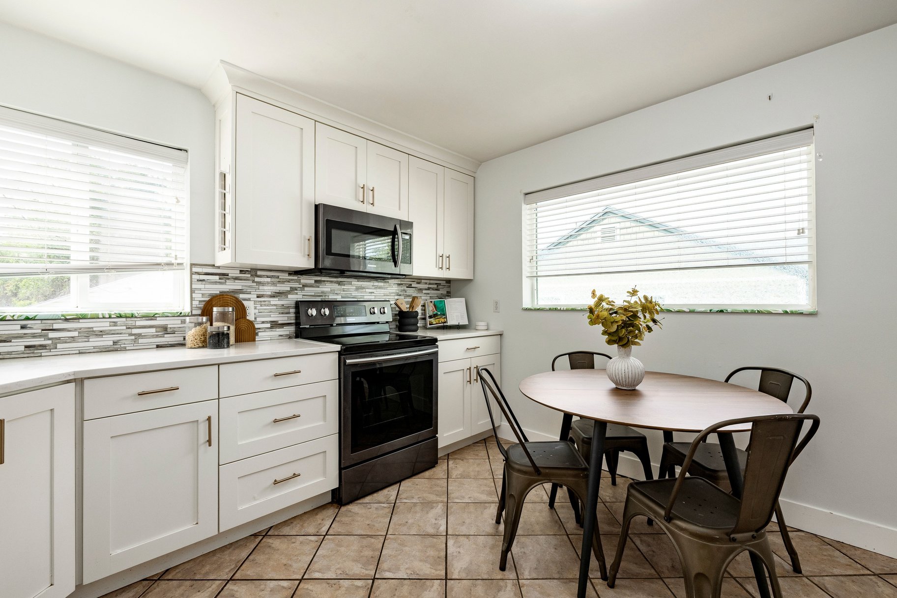  Updated Millcreek Home with Space to Make It Your Own - 物件實景