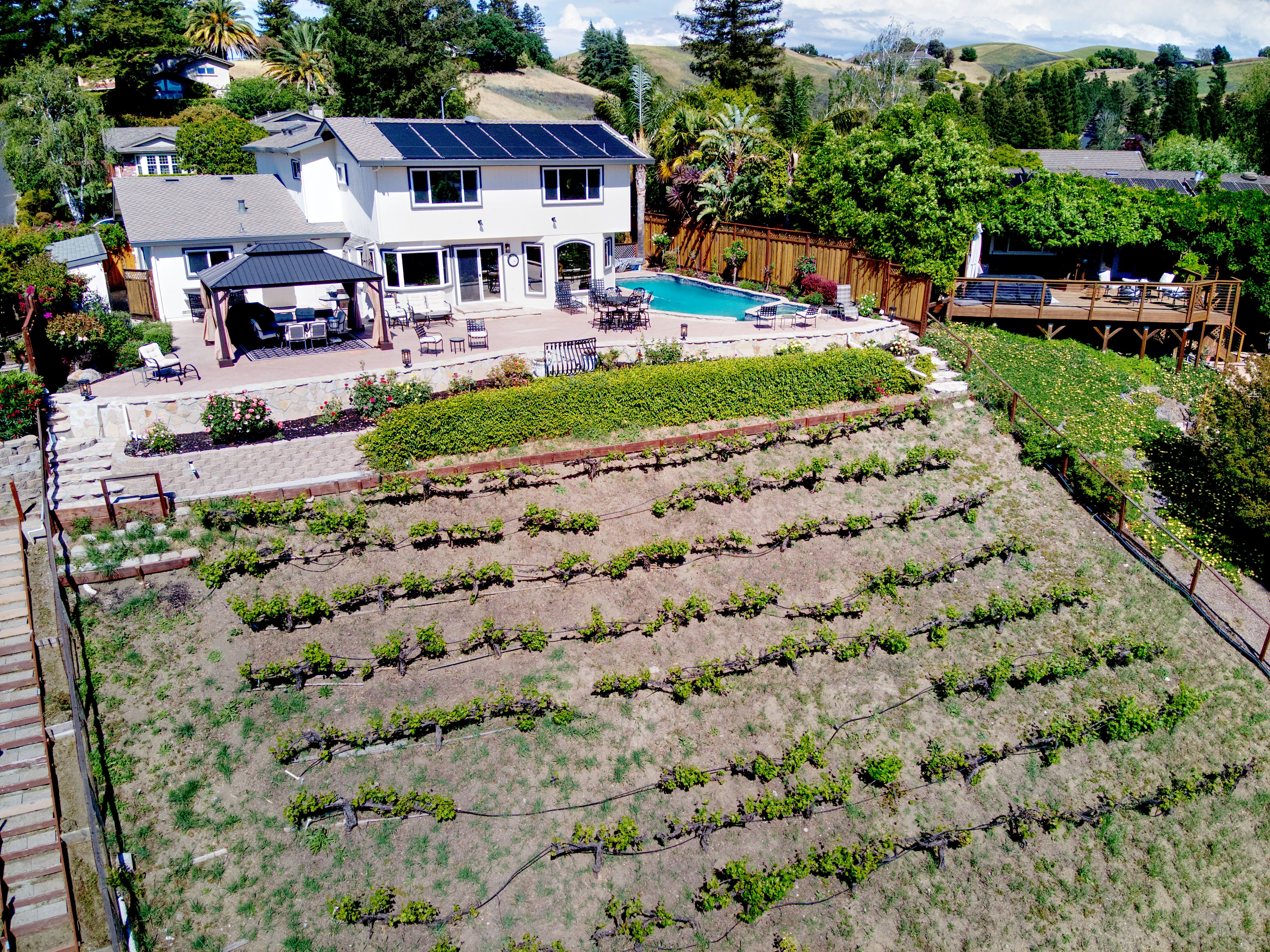  Million Dollar Views and Timeless Elegance in This Exceptional Residence - 物件實景