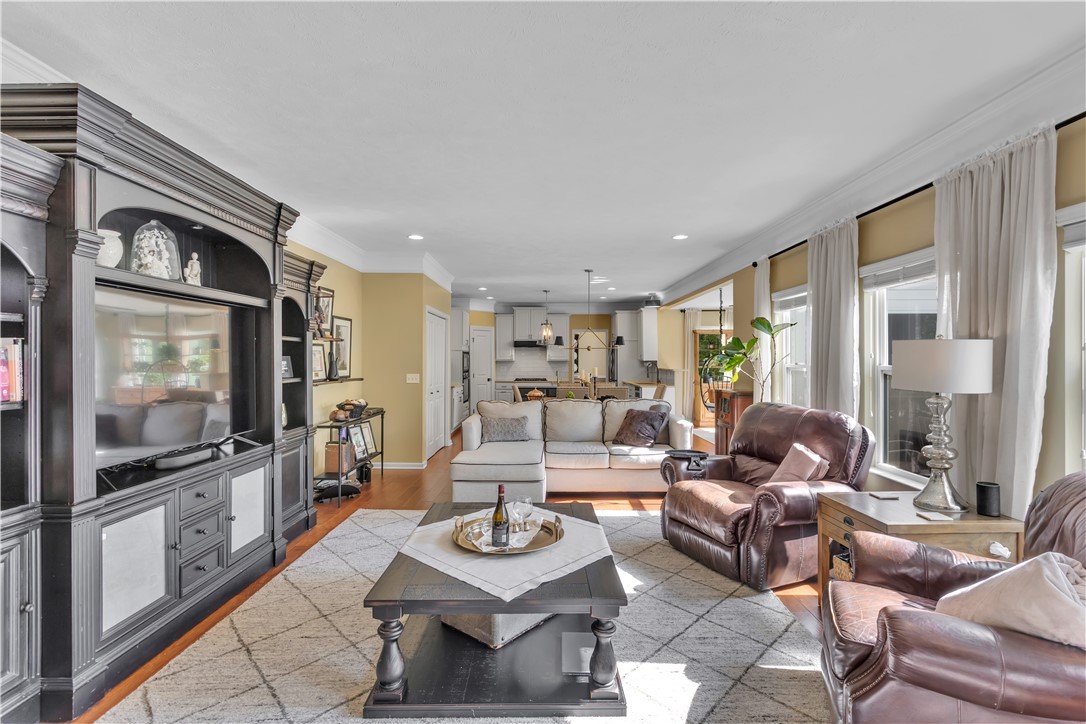 Brighton Twp, Pennsylvania, 15009, United States, 5 Bedrooms Bedrooms, ,4 BathroomsBathrooms,Residential,For Sale,1866619