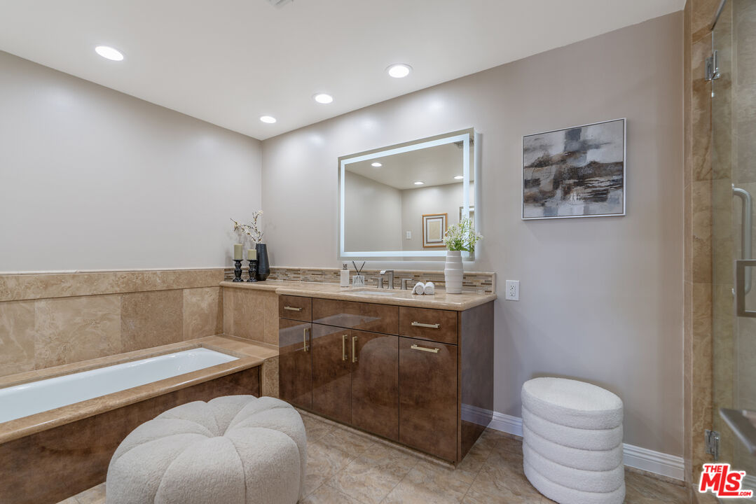 Beverly Hills, California, 90212, United States, 2 Bedrooms Bedrooms, ,3 BathroomsBathrooms,Residential,For Sale,1891933