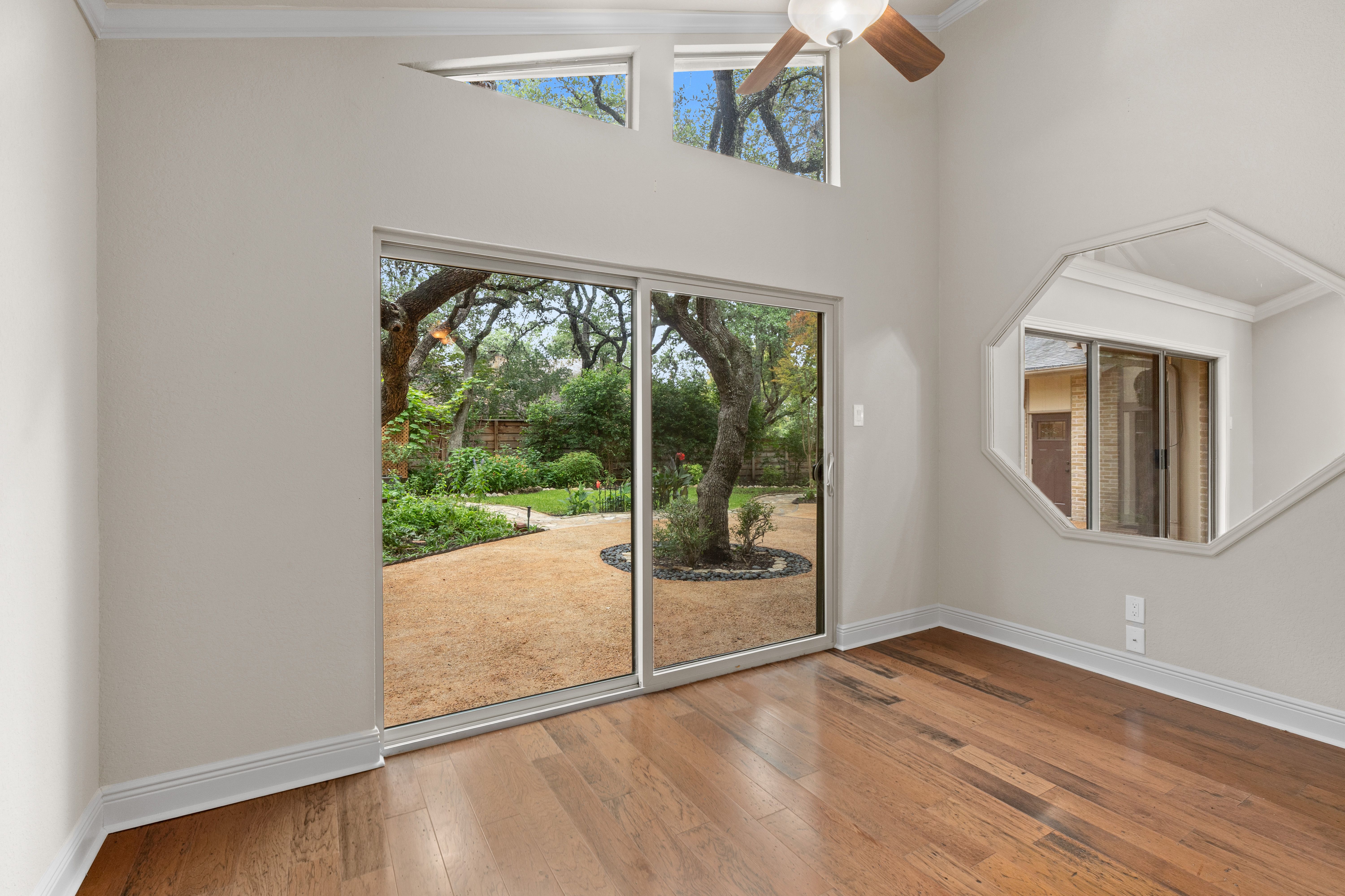 Pristine Architectural Gem in Coveted Hunters Creek - 物件實景