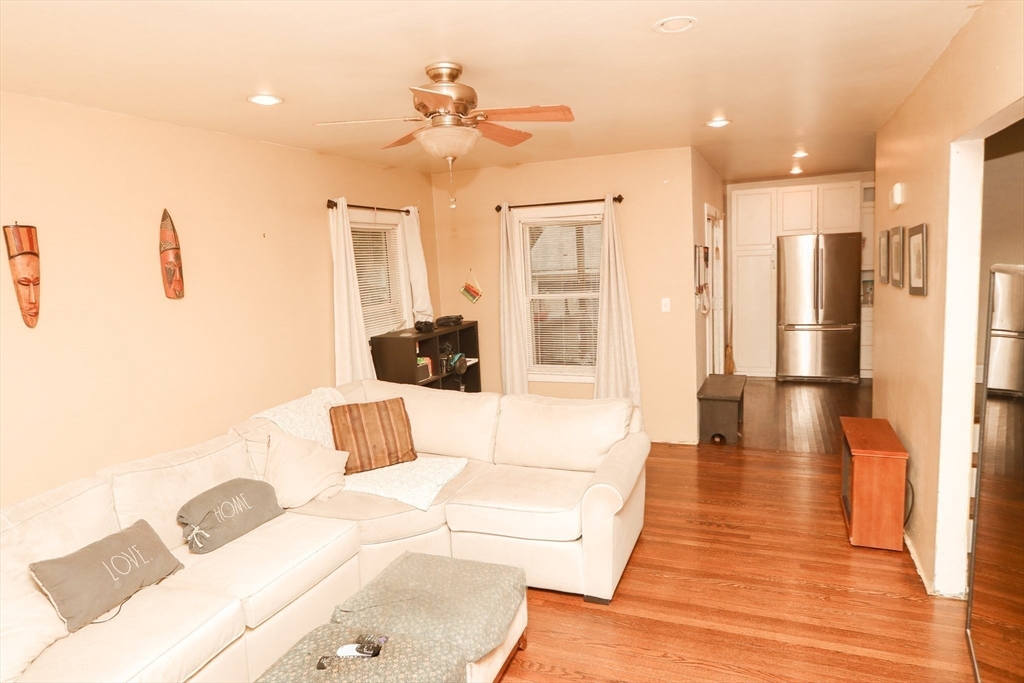 Brockton, Massachusetts, 02301, United States, 3 Bedrooms Bedrooms, ,2 BathroomsBathrooms,Residential,For Sale,1955678