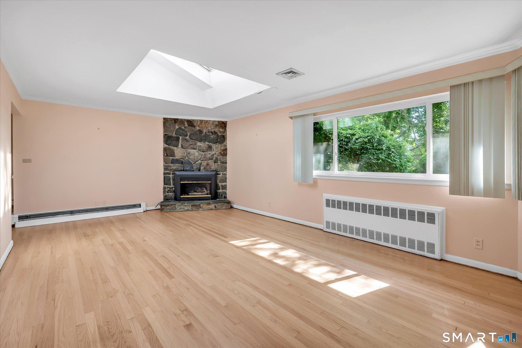 Trumbull, Connecticut, 06611, United States, 3 Bedrooms Bedrooms, ,2 BathroomsBathrooms,Residential,For Sale,2048685