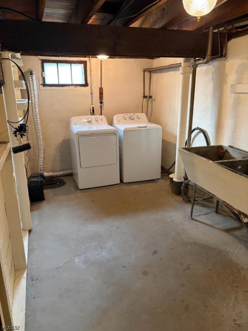 Bloomfield Twp., New Jersey, 07003, United States, 3 Bedrooms Bedrooms, ,1 BathroomBathrooms,Residential,For Sale,2048064