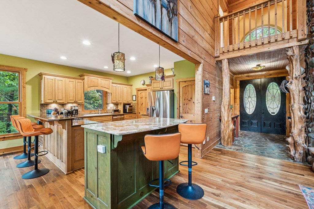 Ellijay, Georgia, 30540, United States, 3 Bedrooms Bedrooms, ,4 BathroomsBathrooms,Residential,For Sale,1952402