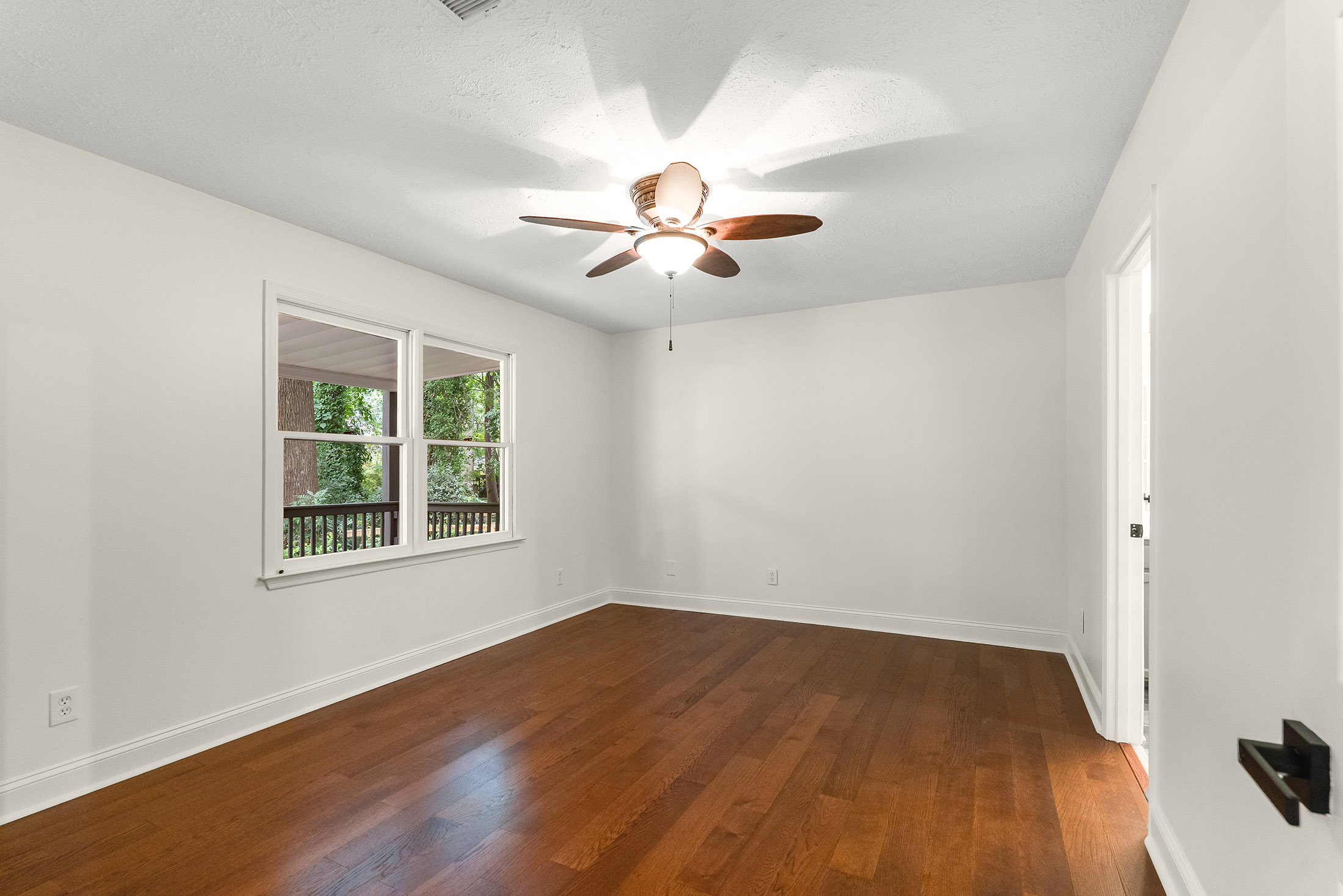  Exceptional Value in Mannings Ridge with Major Updates Throughout - 物件實景