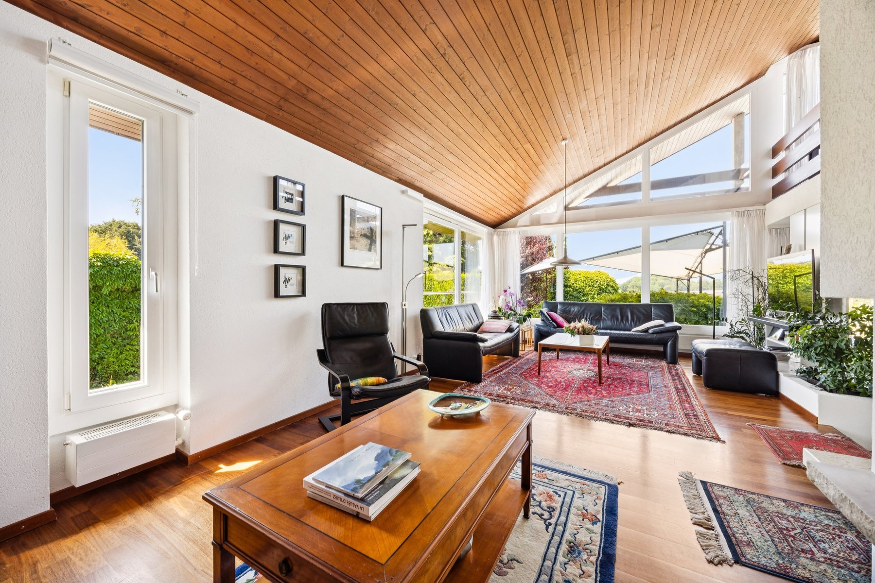  Single-family home with a large yard in a residential neighborhood just a few mi - 物件實景