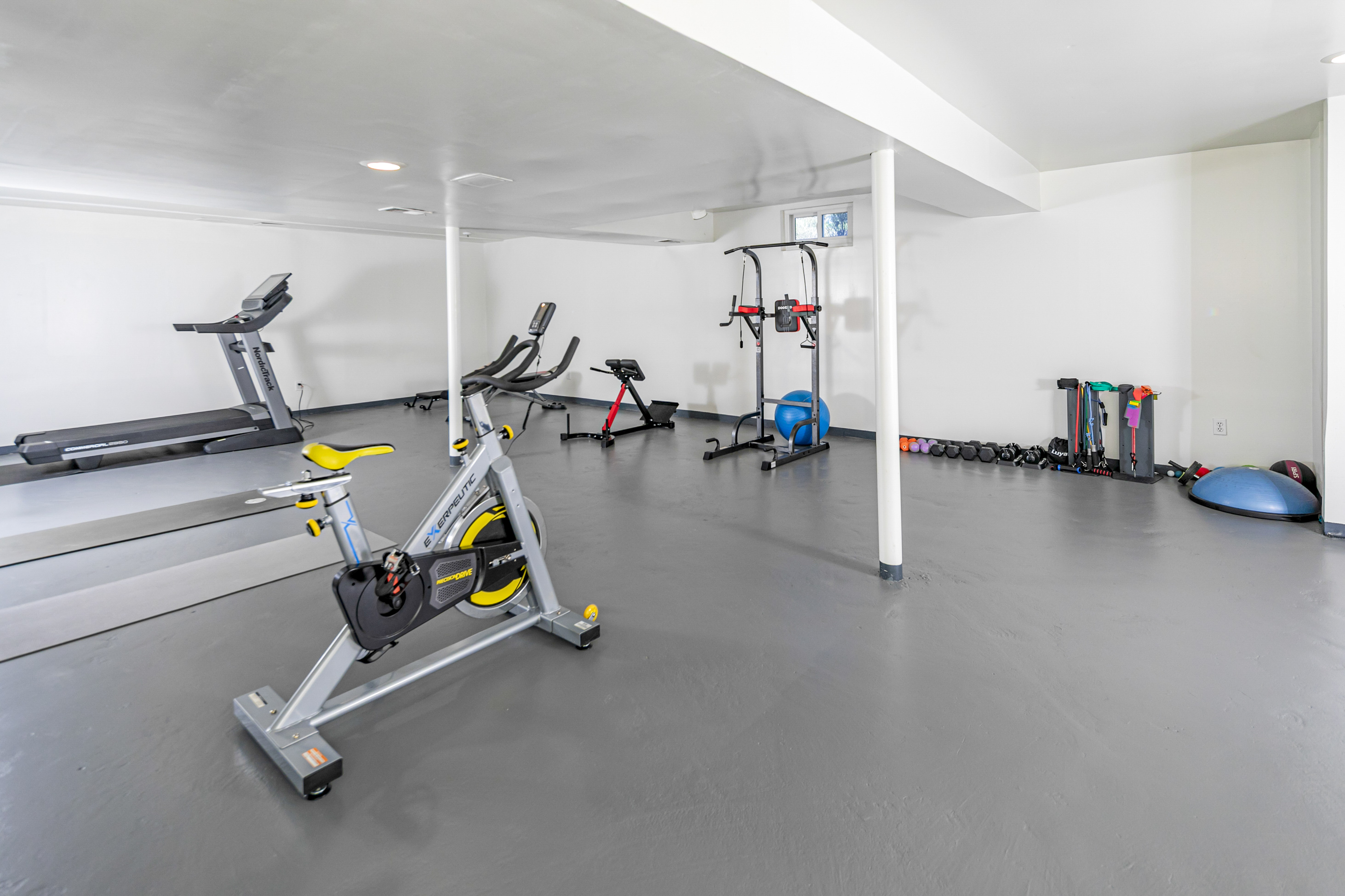  Sunny Home with Smart Improvements Throughout - 物件實景