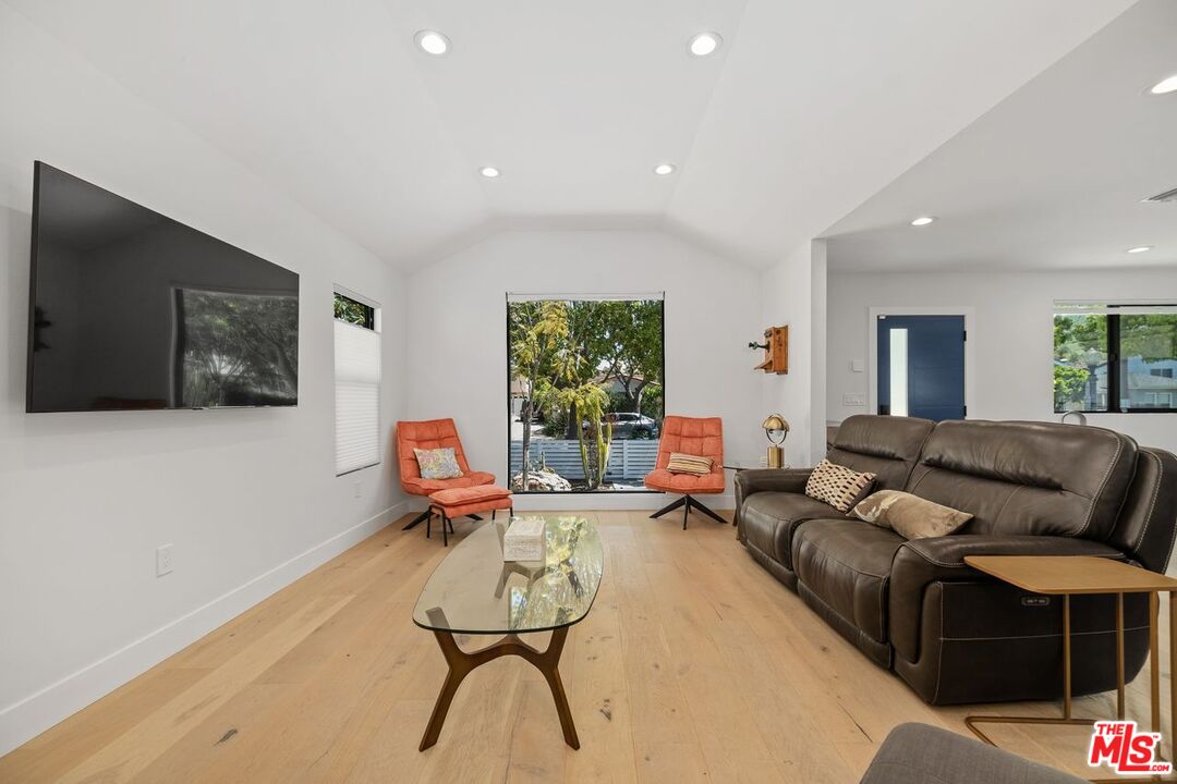 Culver City, California, 90232, United States, 3 Bedrooms Bedrooms, ,2 BathroomsBathrooms,Residential,For Sale,1911213