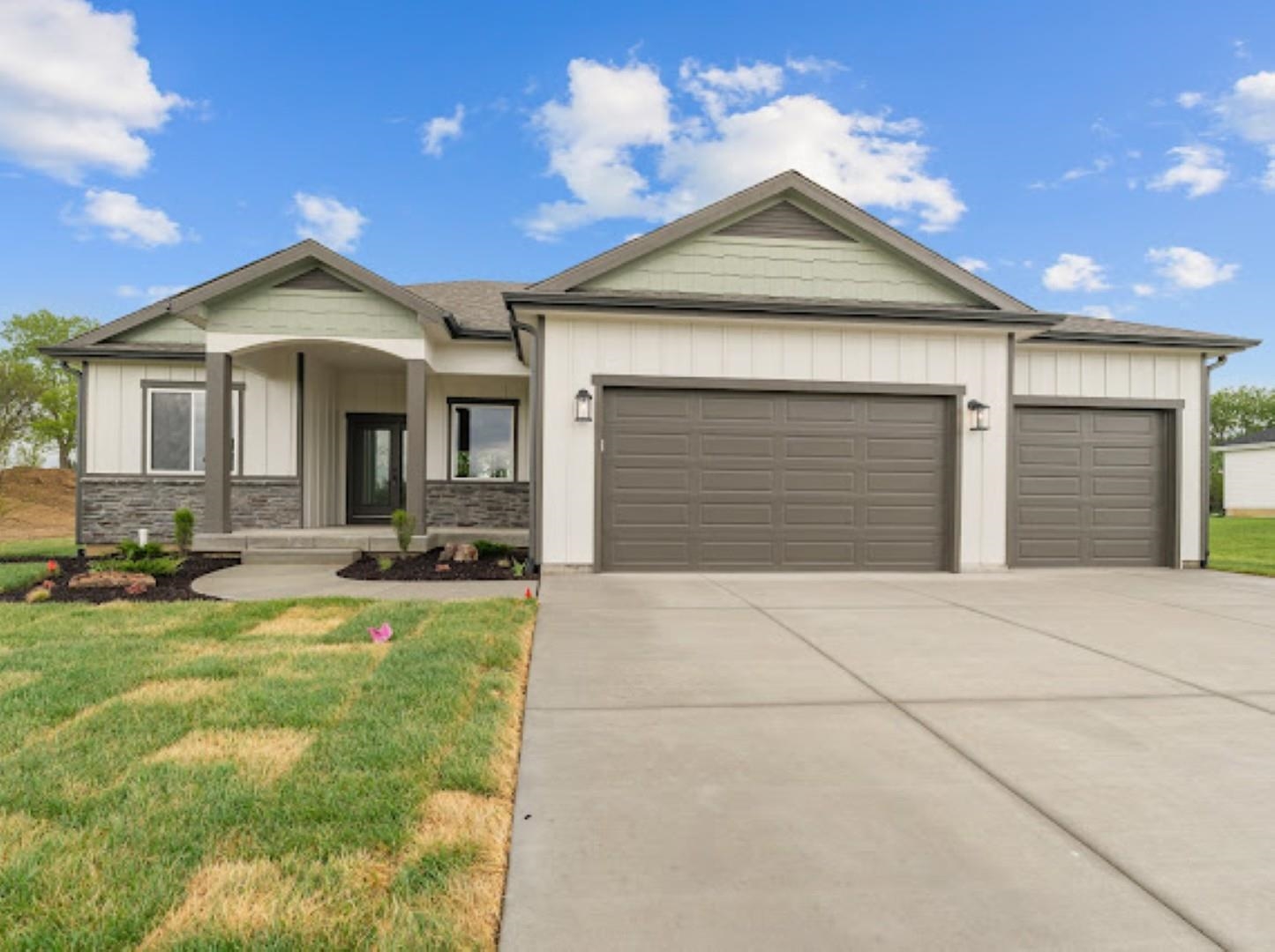Salina, Kansas, 67401, United States, 5 Bedrooms Bedrooms, ,3 BathroomsBathrooms,Residential,For Sale,1737459