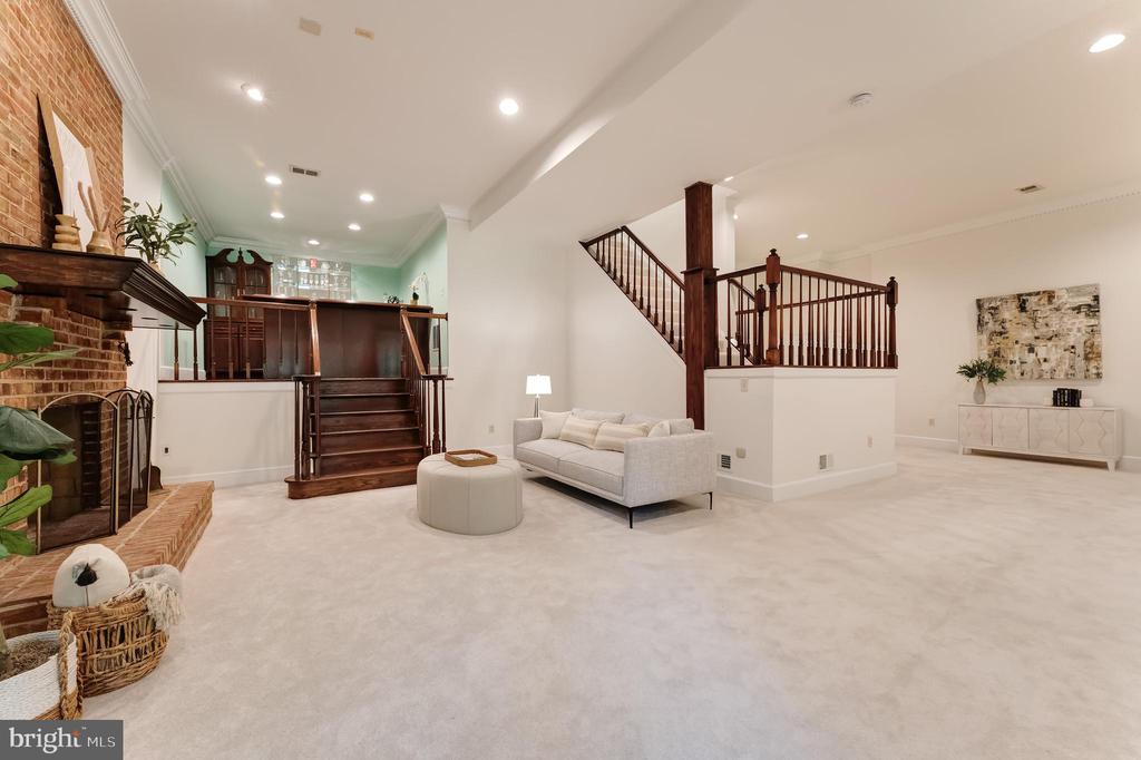 Great Falls, Virginia, 22066, United States, 5 Bedrooms Bedrooms, ,5 BathroomsBathrooms,Residential,For Sale,1900616
