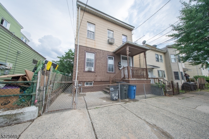 Paterson City, New Jersey, 07524, United States, 7 Bedrooms Bedrooms, ,3 BathroomsBathrooms,Residential,For Sale,1906388