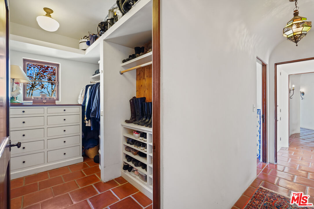 Malibu, California, 90265, United States, 3 Bedrooms Bedrooms, ,4 BathroomsBathrooms,Residential,For Sale,1846867