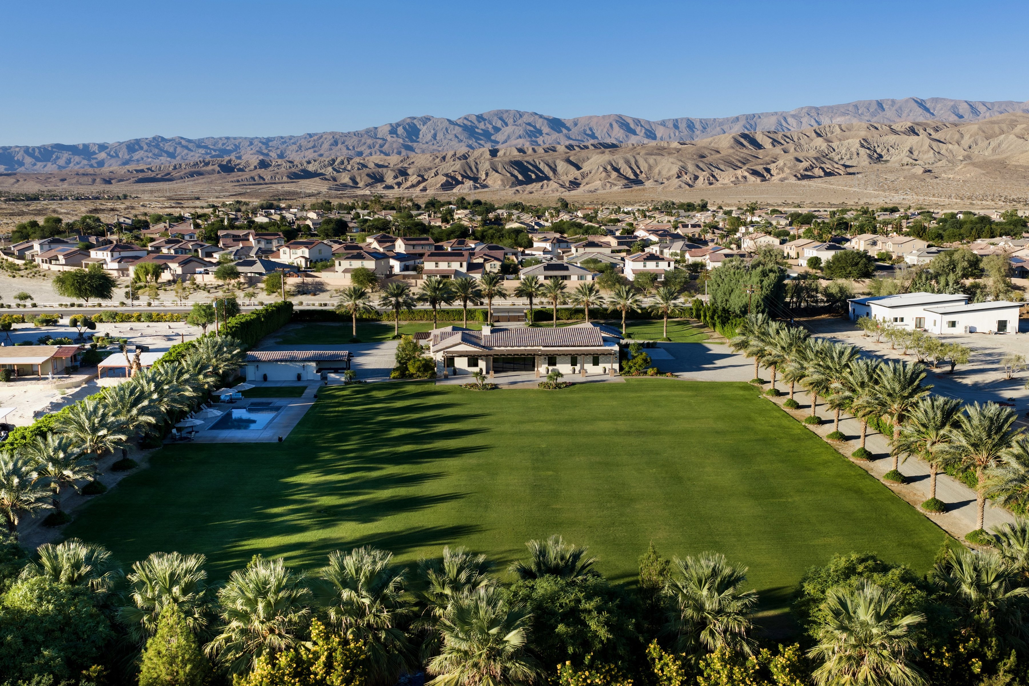  A Desert Retreat Designed to Earn and Entertain - 物件實景
