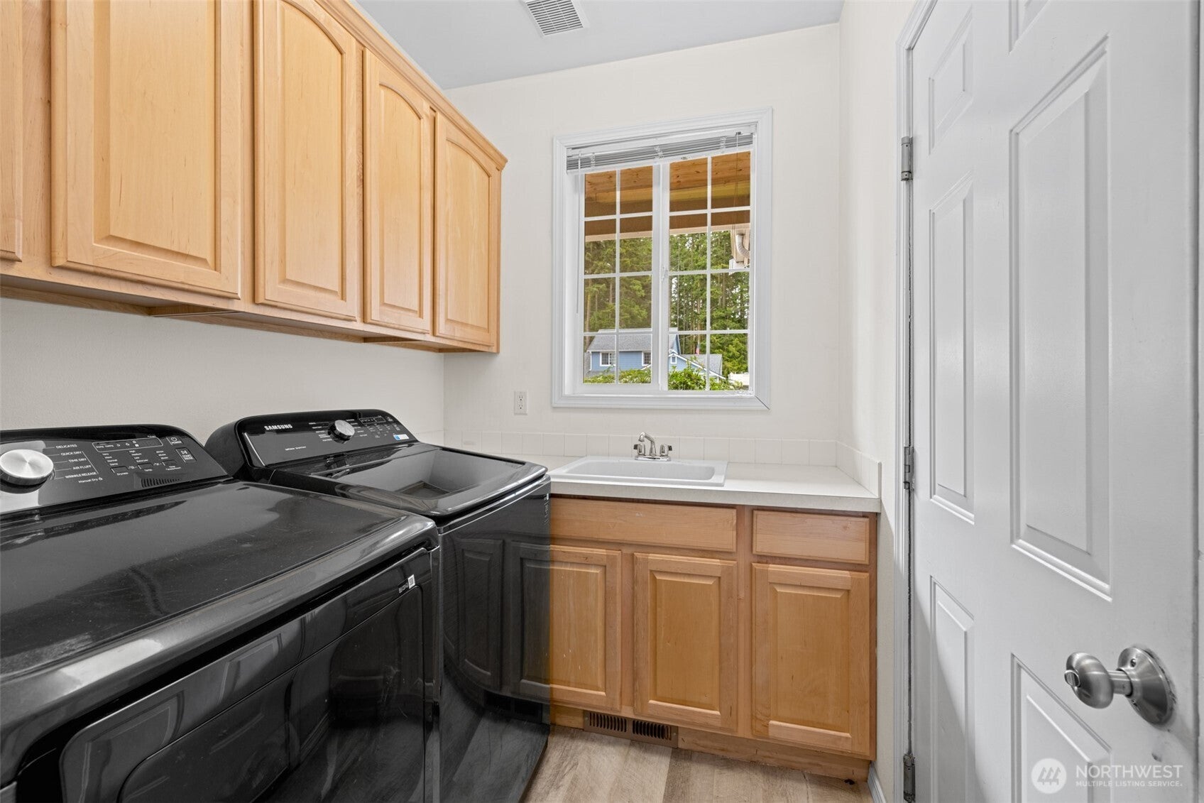 Port Angeles, Washington, 98363, United States, 3 Bedrooms Bedrooms, ,2 BathroomsBathrooms,Residential,For Sale,1982168